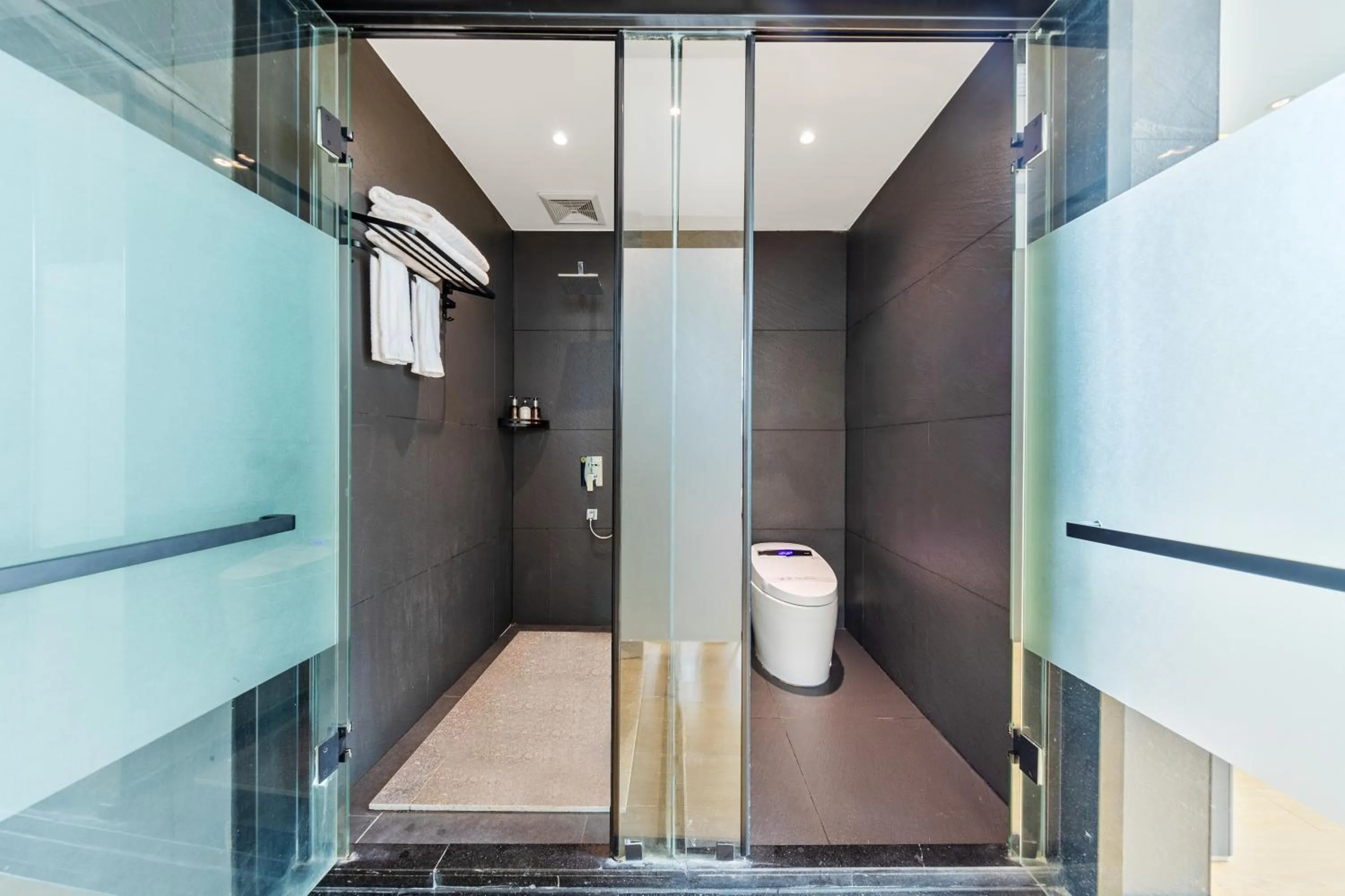 Toilet in XMAN Sunrise Peaks Resort