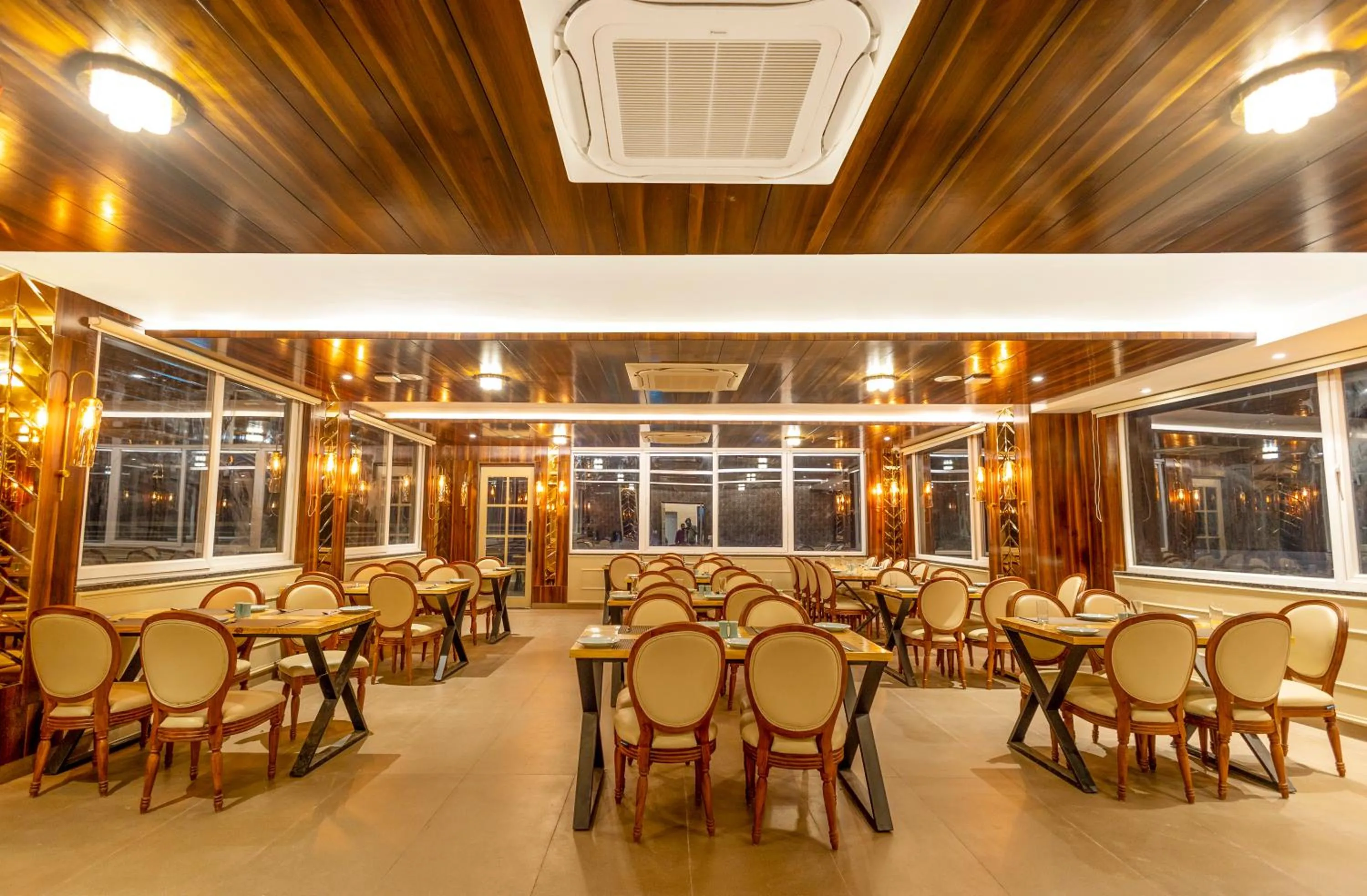 Restaurant/places to eat in Pride Hotel And Resort Rishikesh
