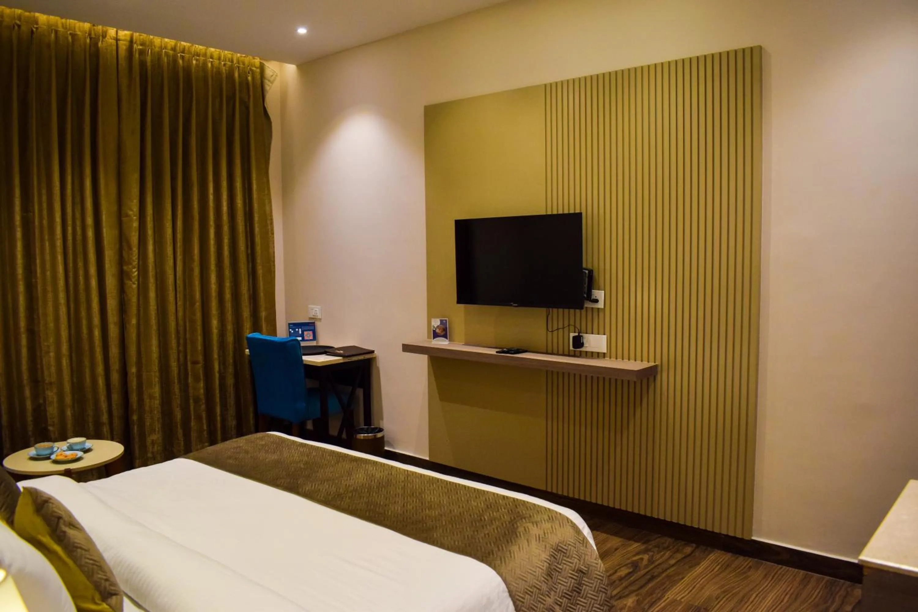 TV and multimedia, Bed in Pride Hotel And Resort Rishikesh