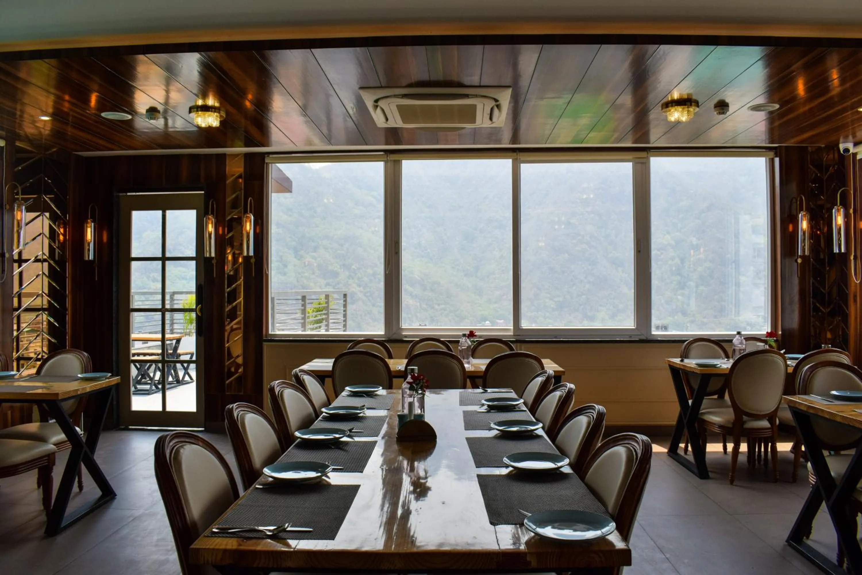 Restaurant/places to eat in Pride Hotel And Resort Rishikesh