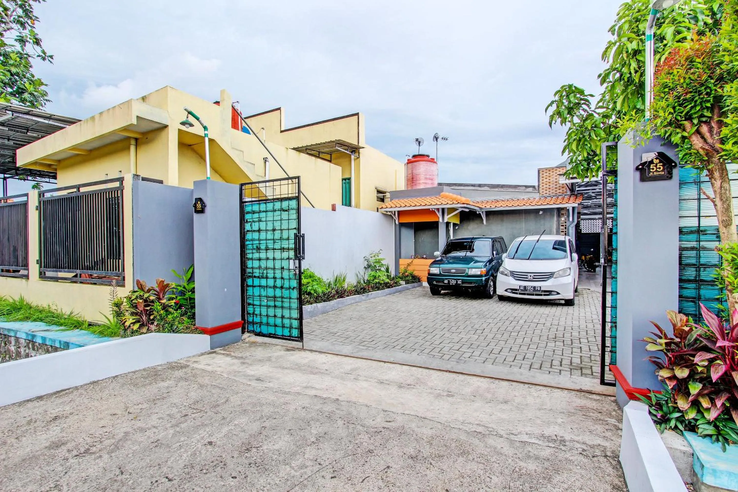 Facade/entrance in Hotel O Amole Paviliun Syariah