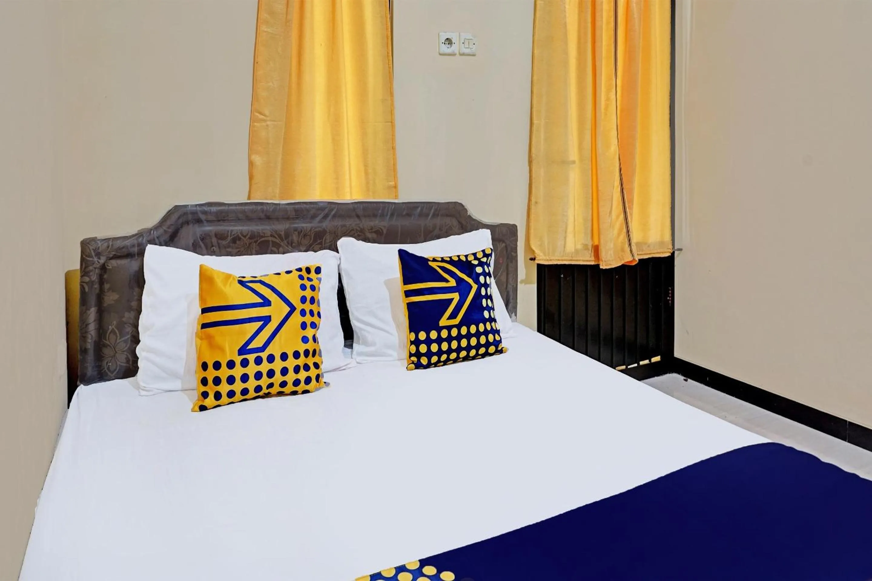 Bedroom, Bed in OYO Life 92353 Purnama Syariah Guest House