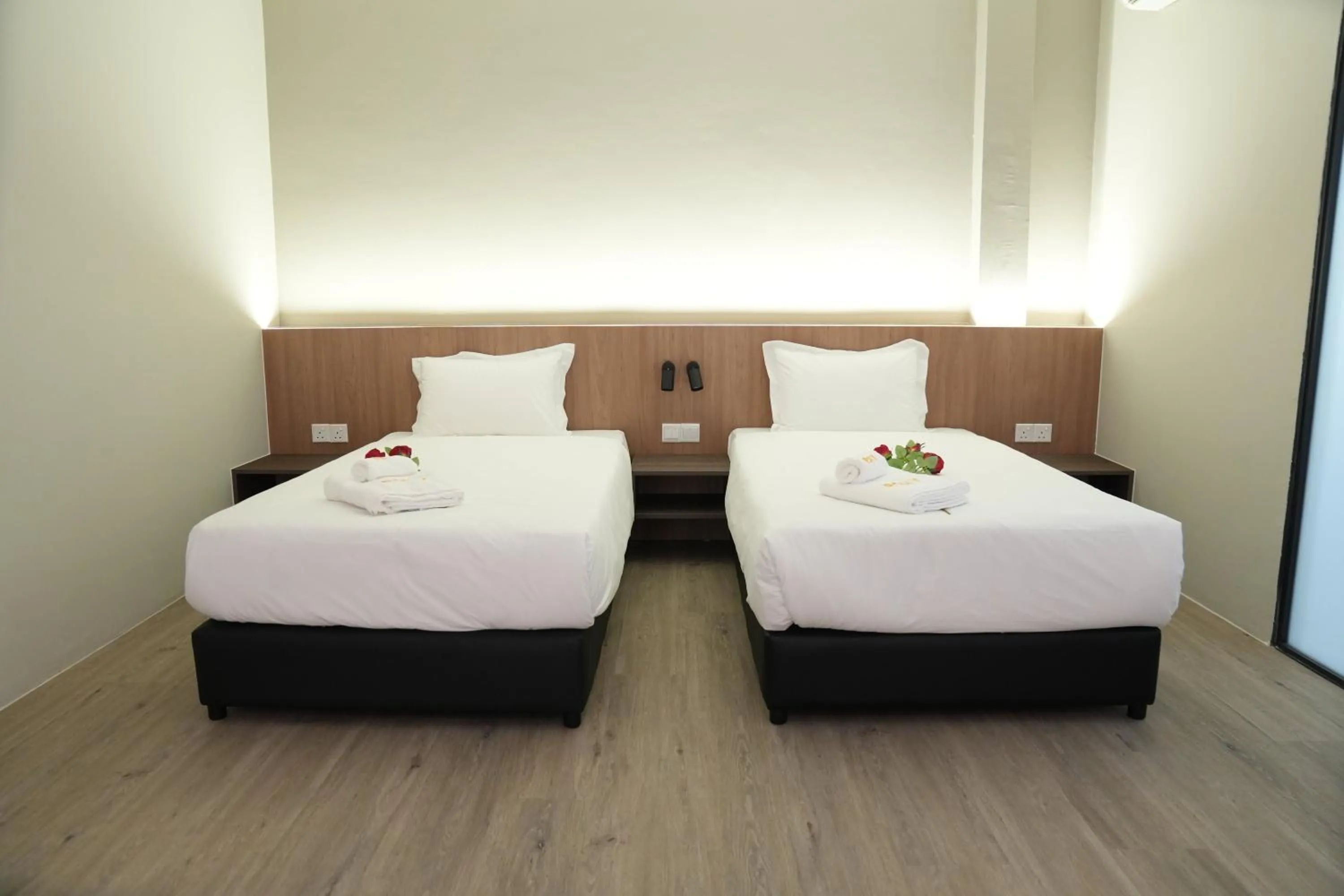 Bedroom, Bed in Roxy Hotel Aiman