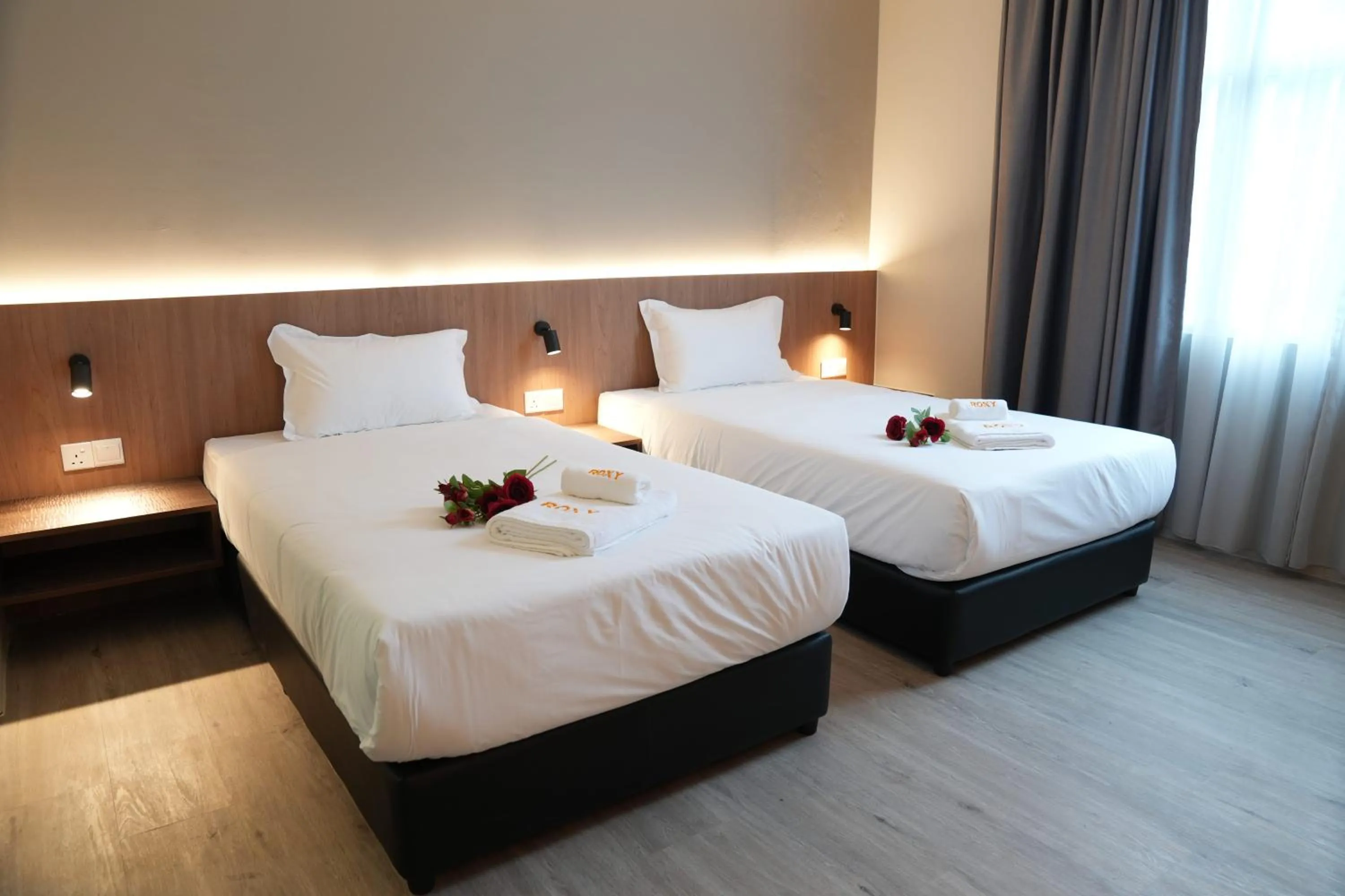 Bedroom, Bed in Roxy Hotel Aiman