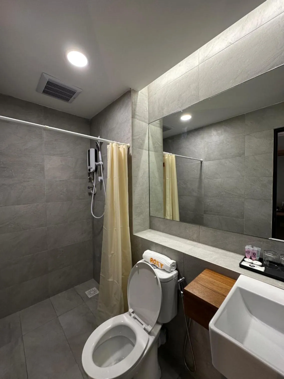 Bathroom in Roxy Hotel Aiman