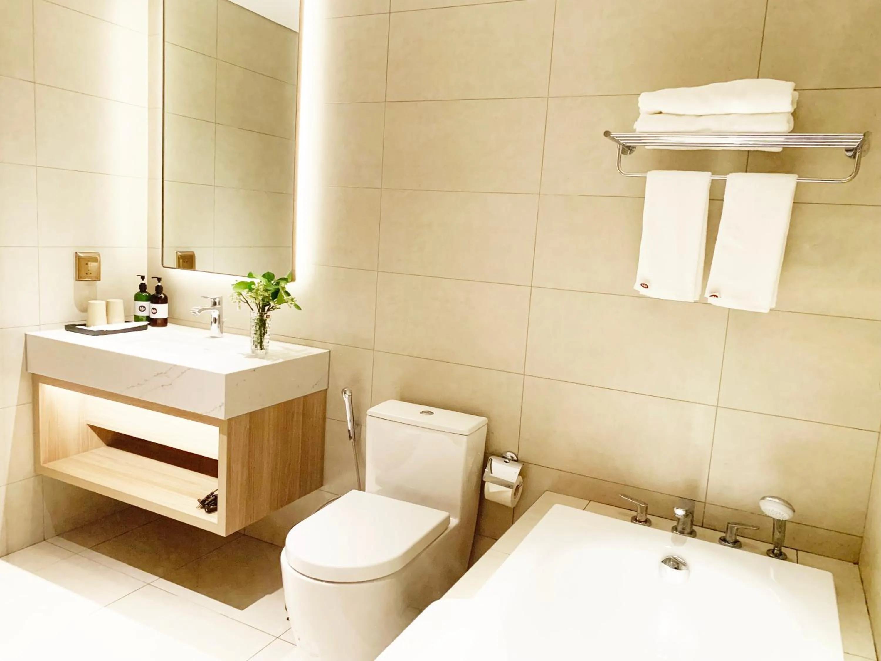 Bathroom in HB Serviced Apartment - Alacarte Hạ Long