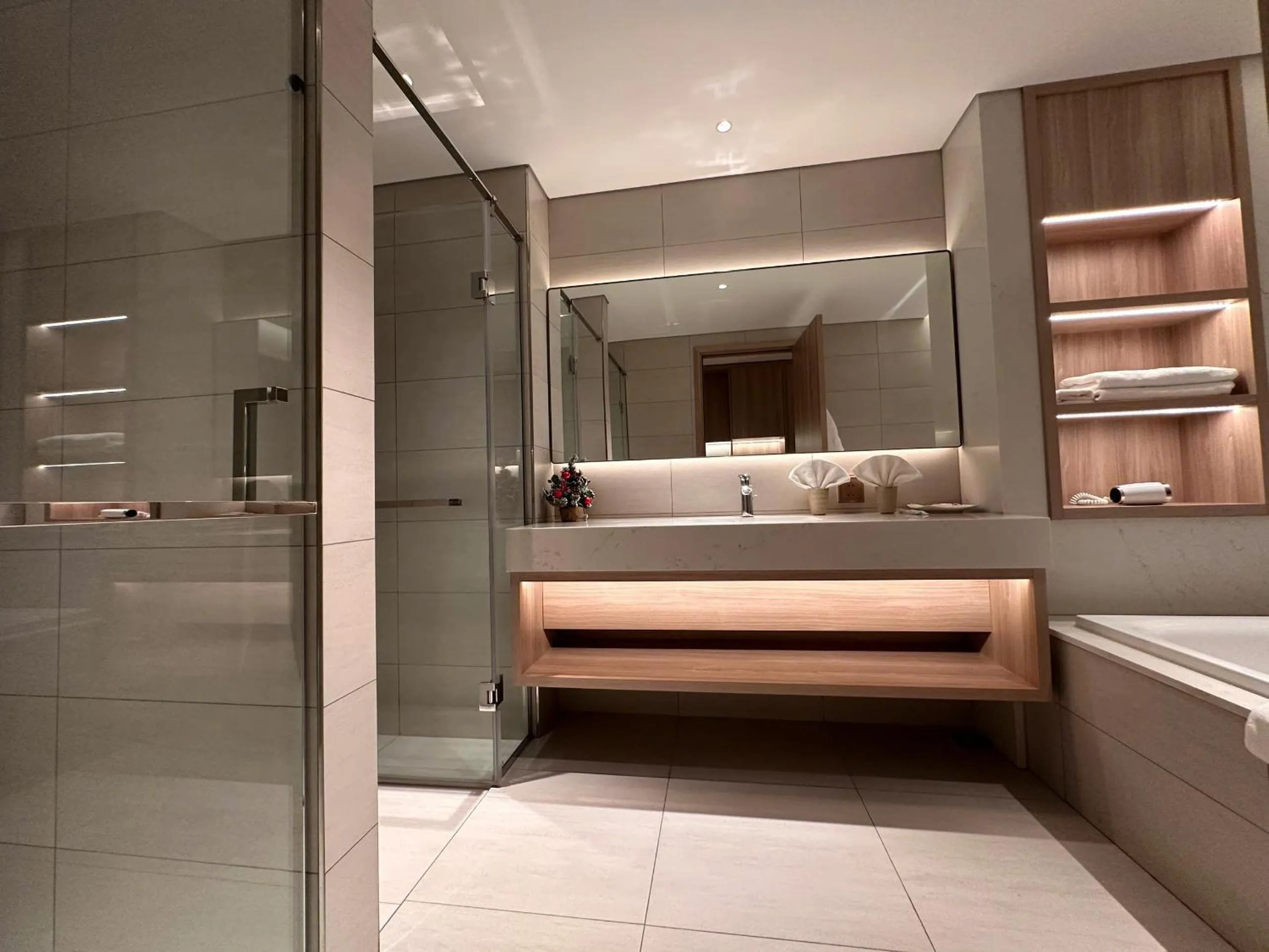 Shower in HB Serviced Apartment - Alacarte Hạ Long