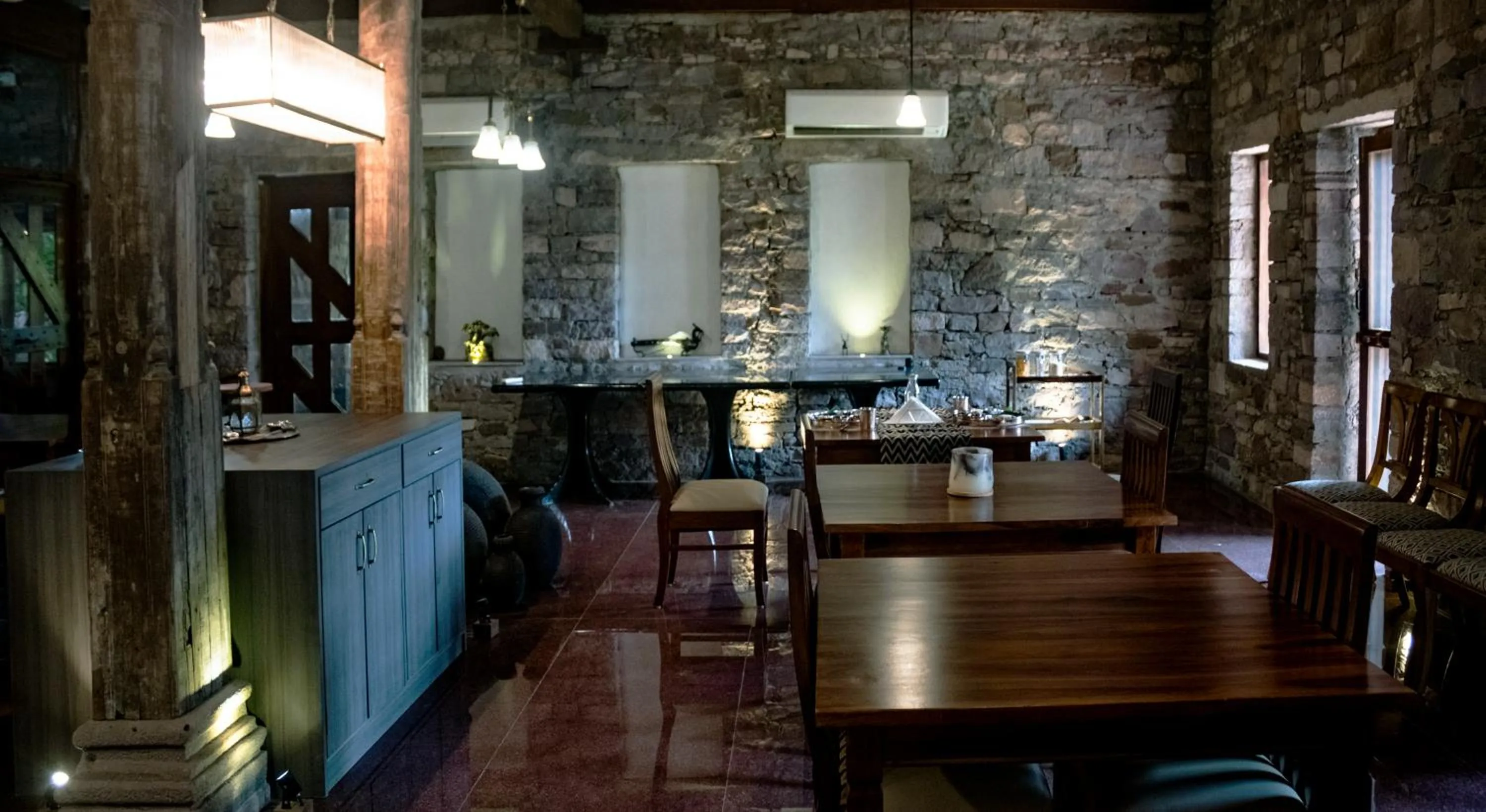 Restaurant/places to eat in Wada1