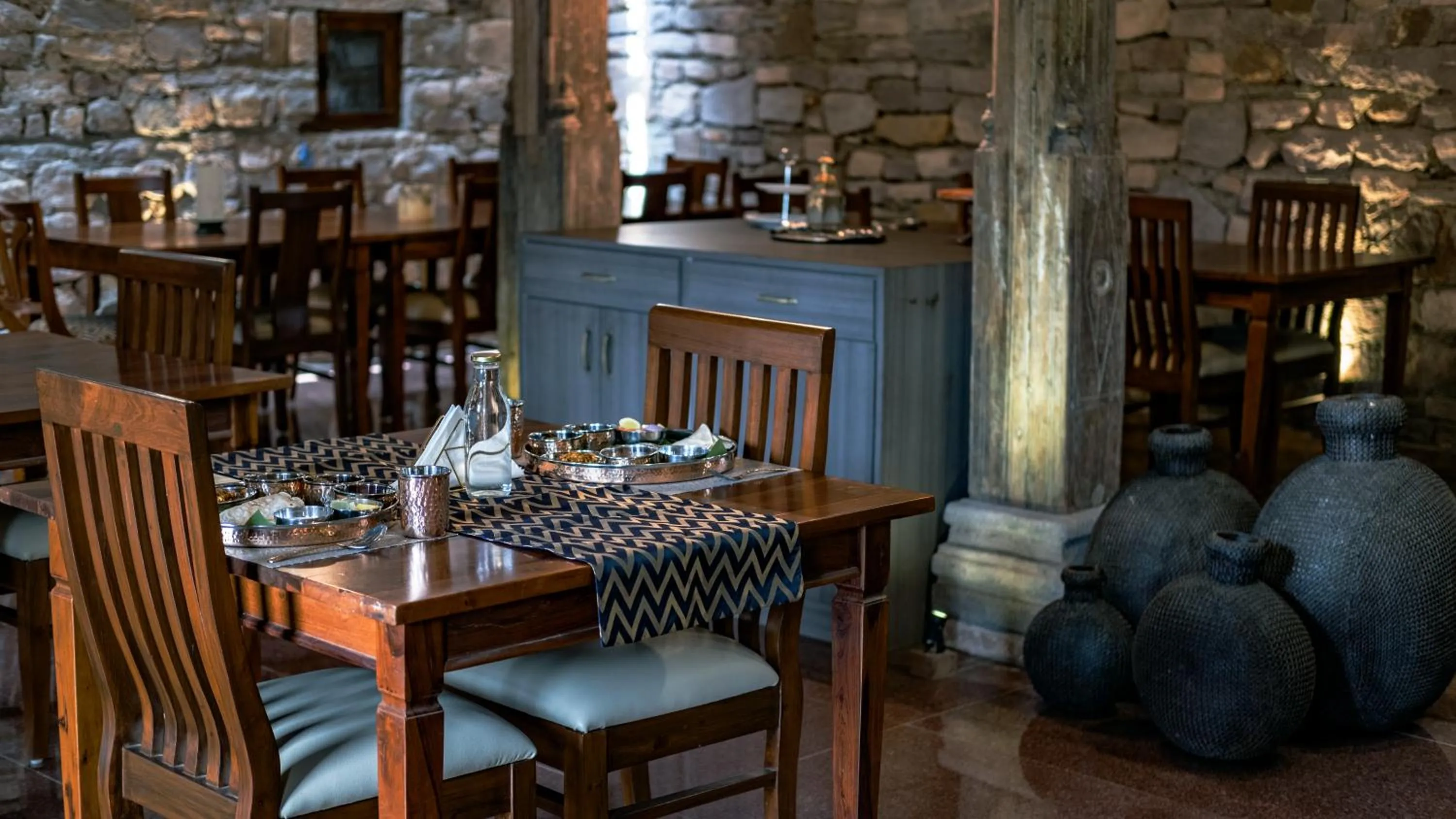 Restaurant/places to eat in Wada1