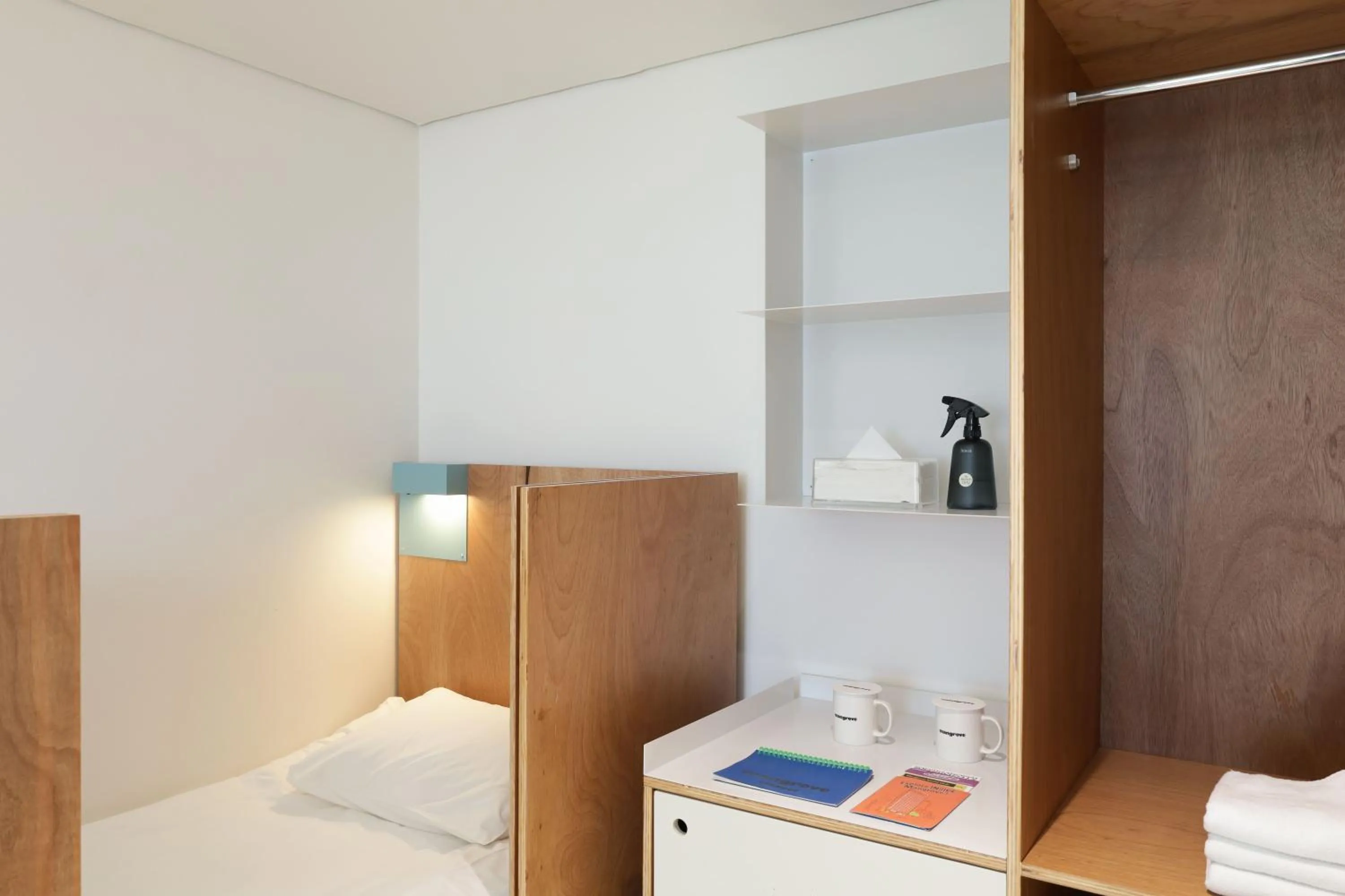 hair dresser, Bed in Mangrove Sinseol