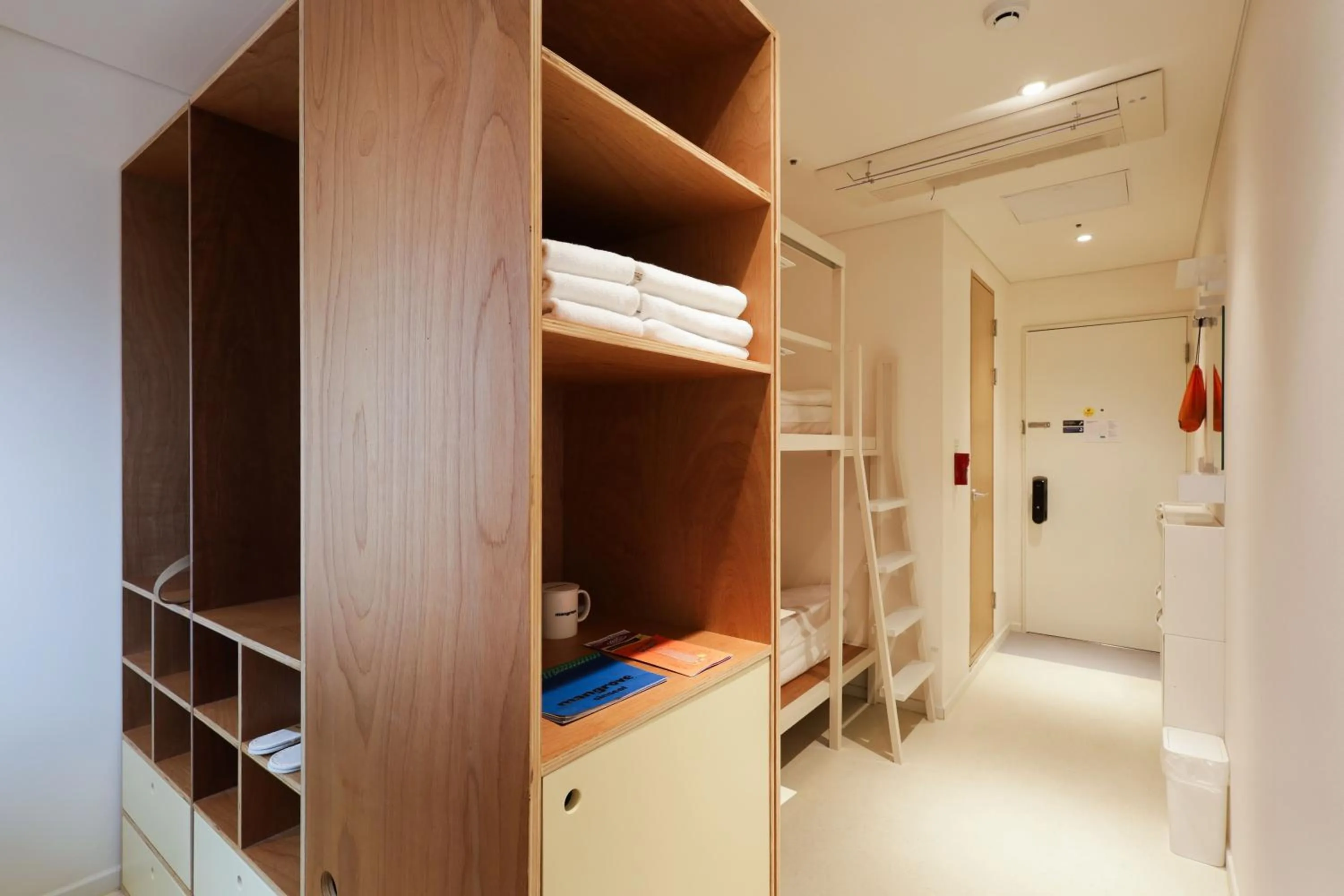 Photo of the whole room, Bed in Mangrove Sinseol