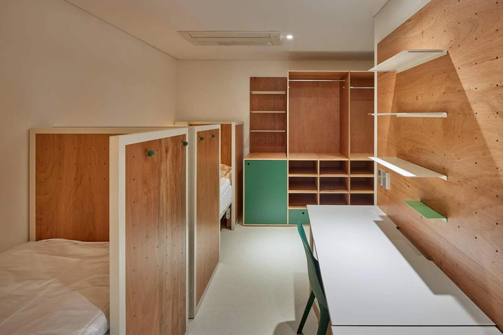 Photo of the whole room, Bed in Mangrove Sinseol