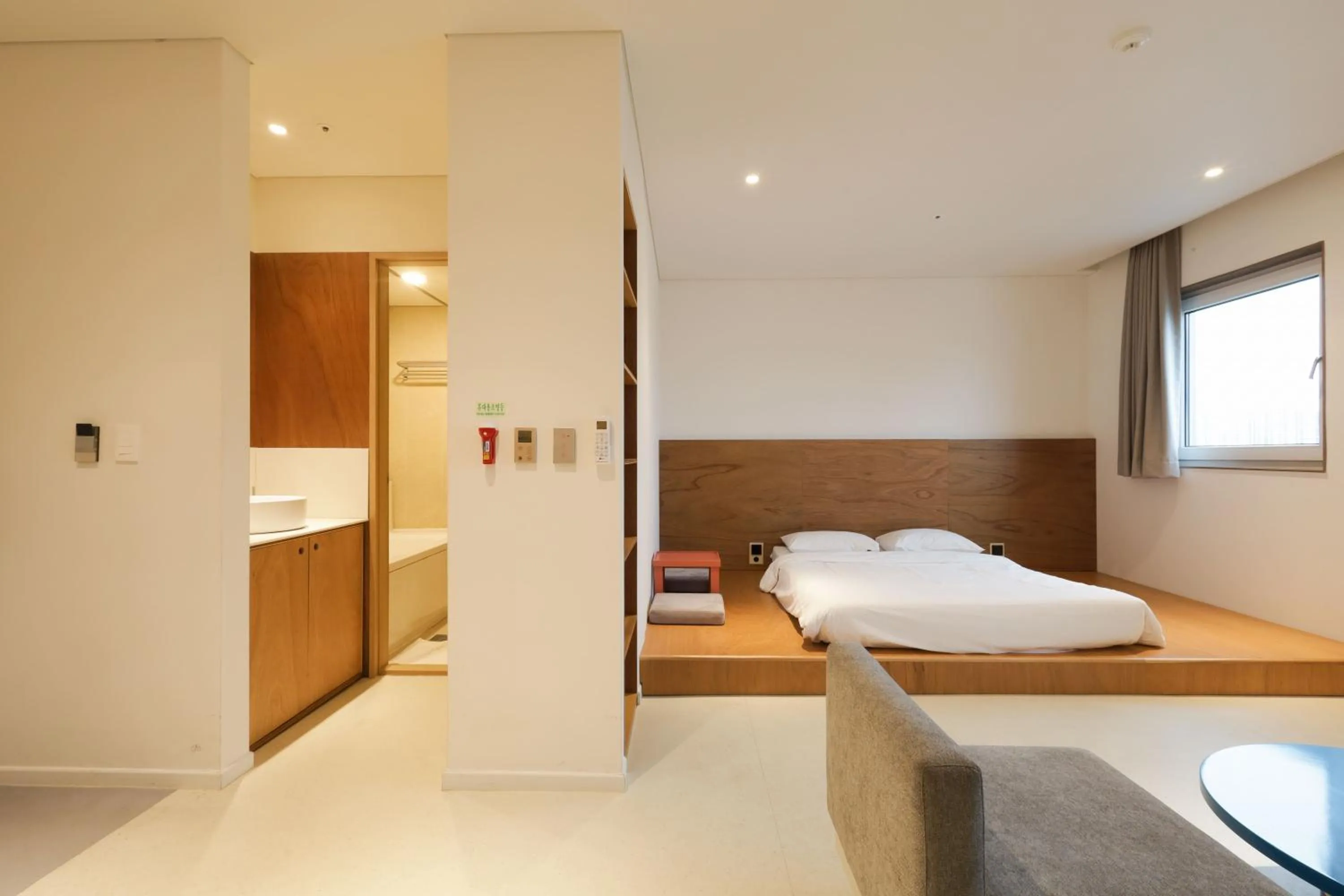 Photo of the whole room, Bed in Mangrove Sinseol