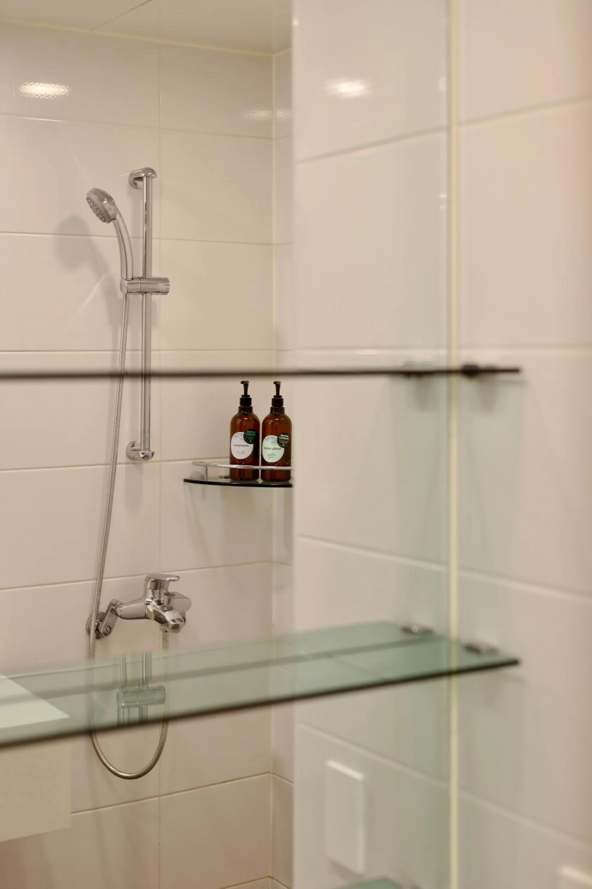 Shower in Mangrove Sinseol