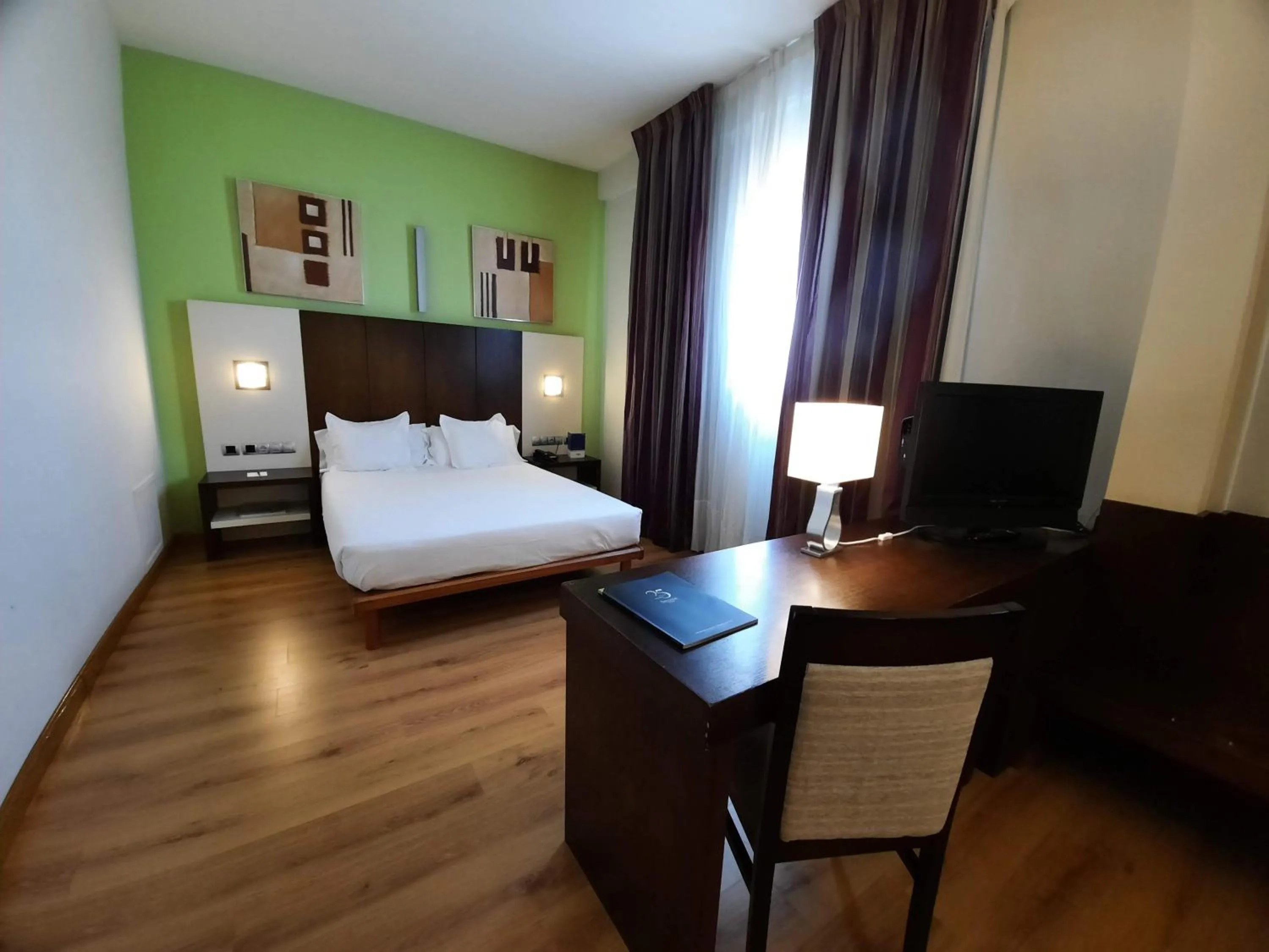 Photo of the whole room, Bed in Hotel La Boroña