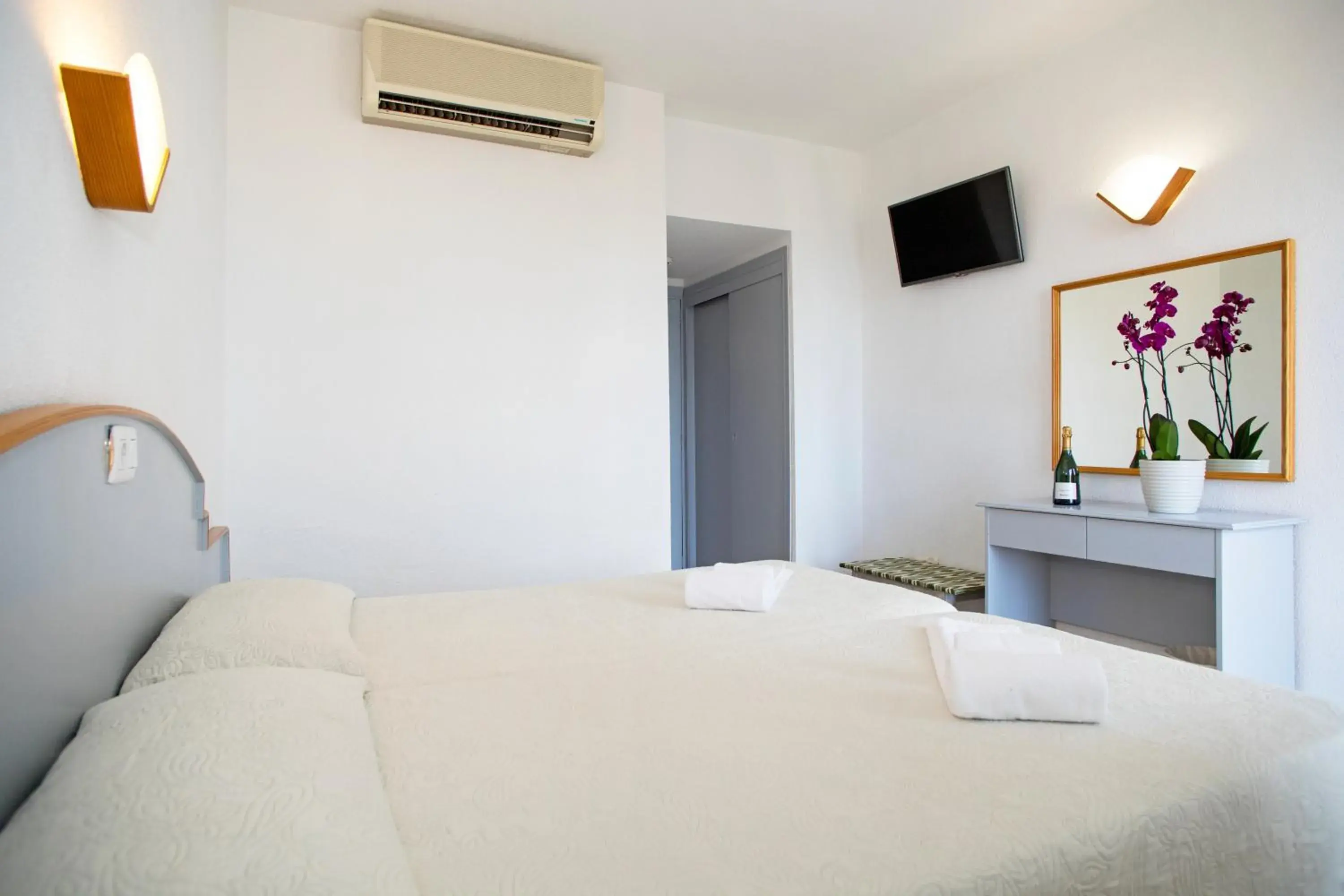 Twin Room with Sea View in Hotel Villa Barbara Twin Room with Sea View in Hotel Villa Barbara