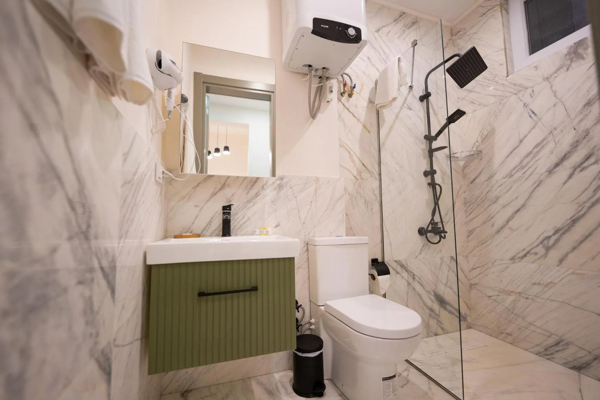 Shower in Monev Suites Hotel