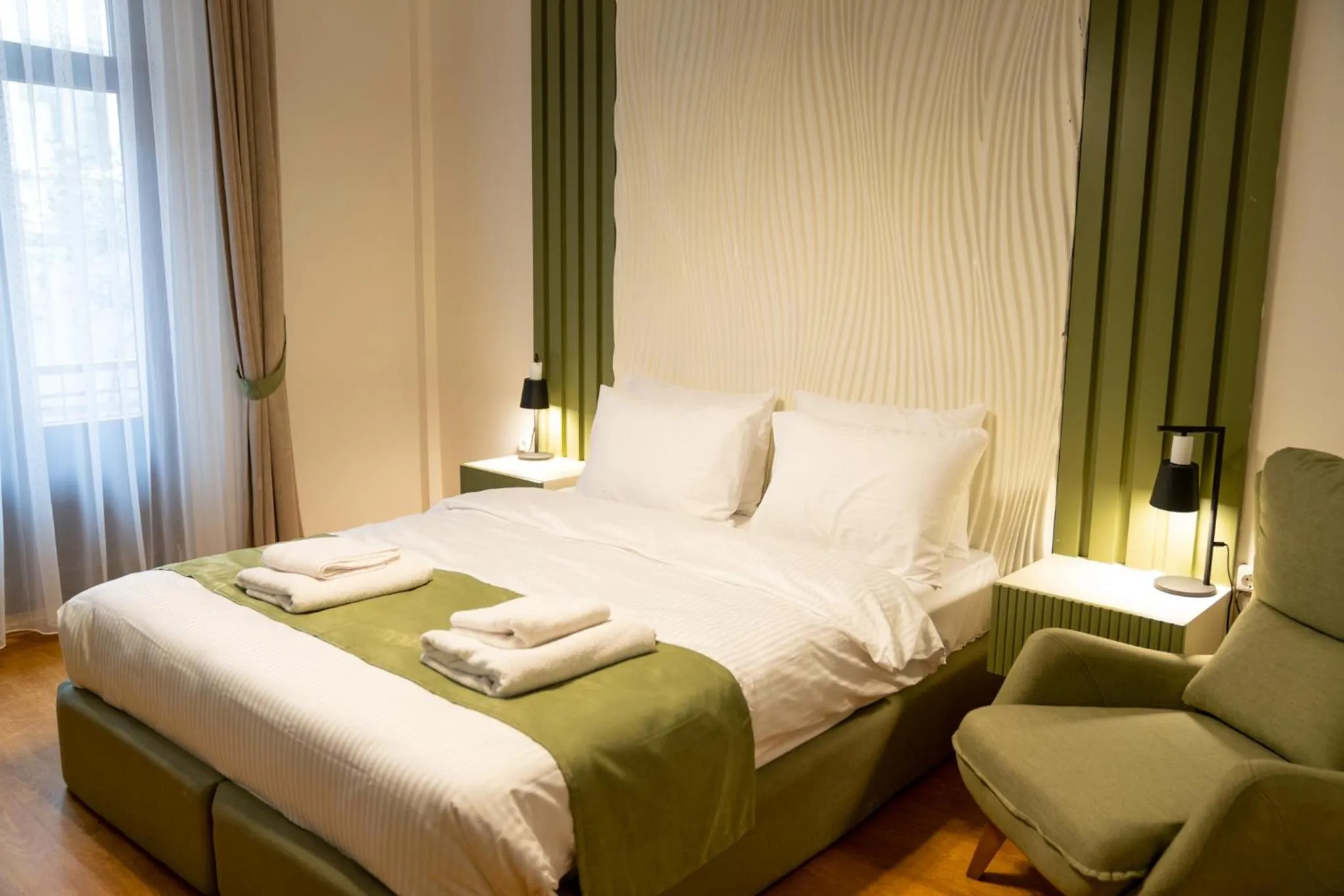 Shower, Bed in Monev Suites Hotel