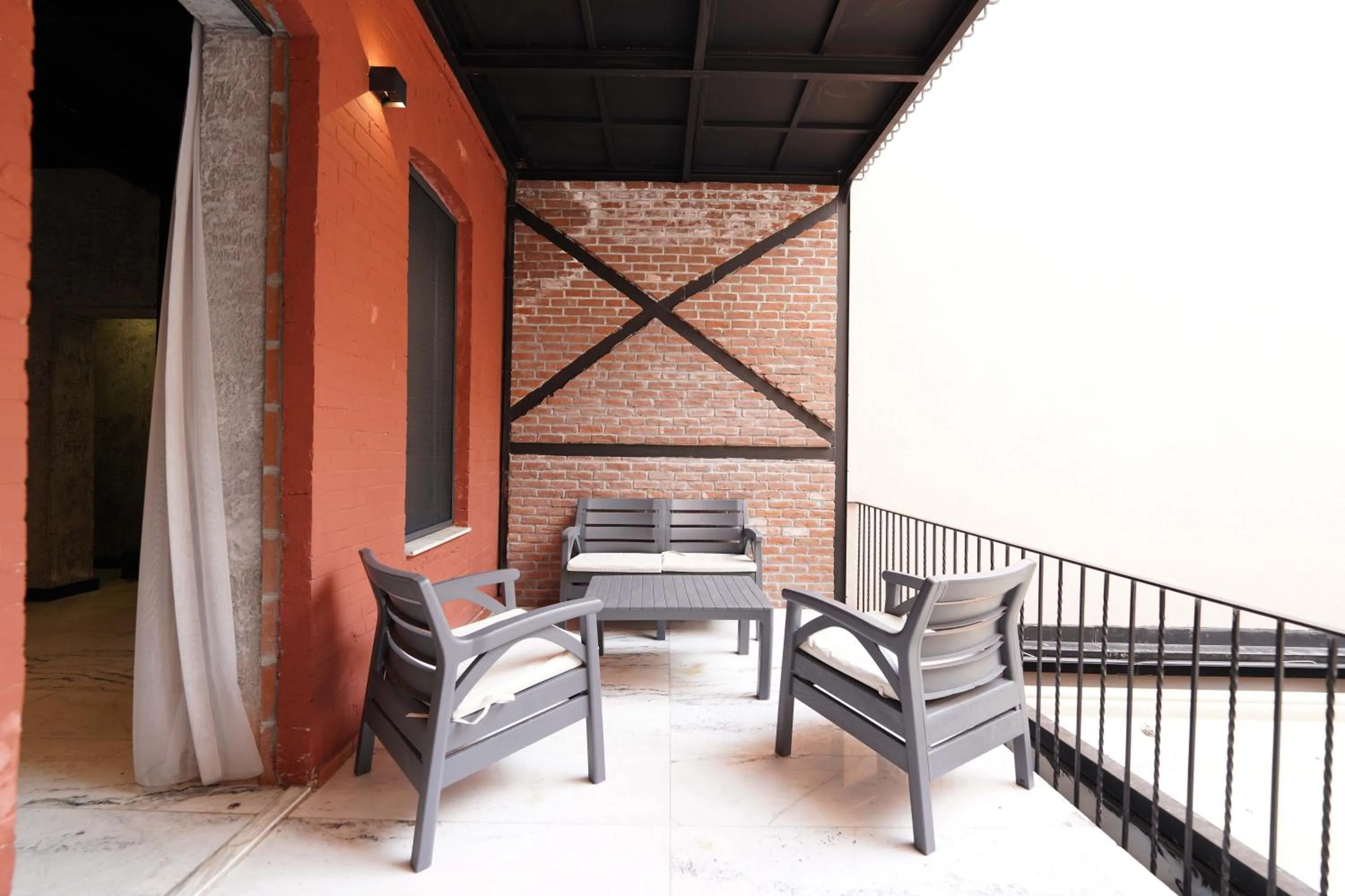 Balcony/Terrace in Monev Suites Hotel