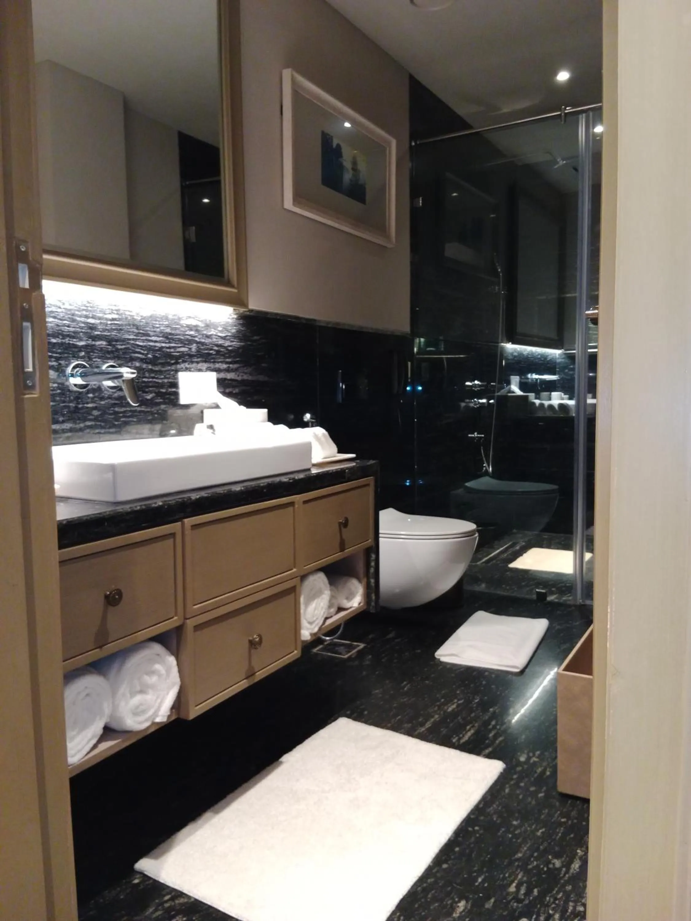 Bathroom in Mementos by ITC Hotels, Ekaaya, Udaipur