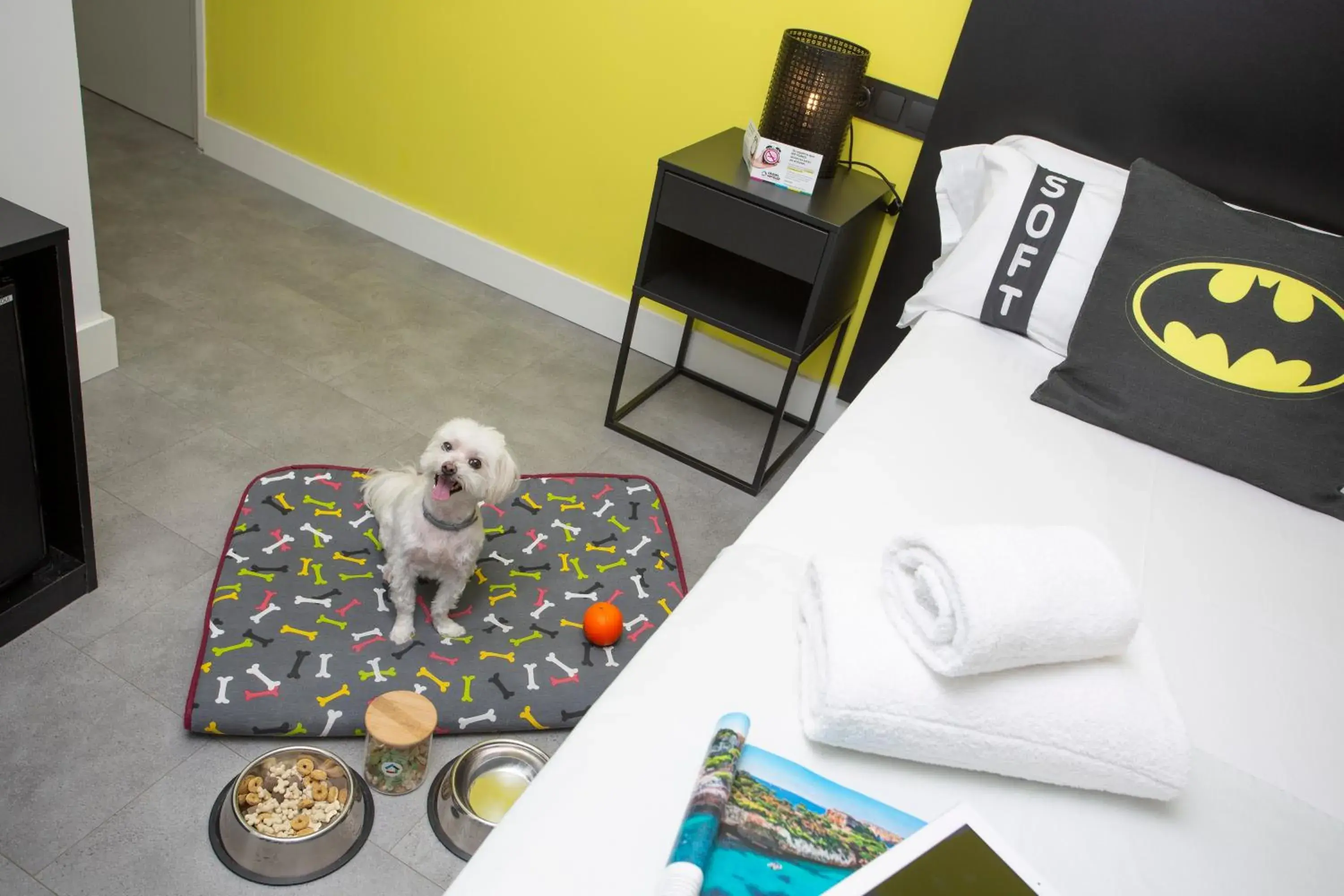 Family Room with Balcony in Casual Pop Art Benidorm Family Room with Balcony in Casual Pop Art Benidorm