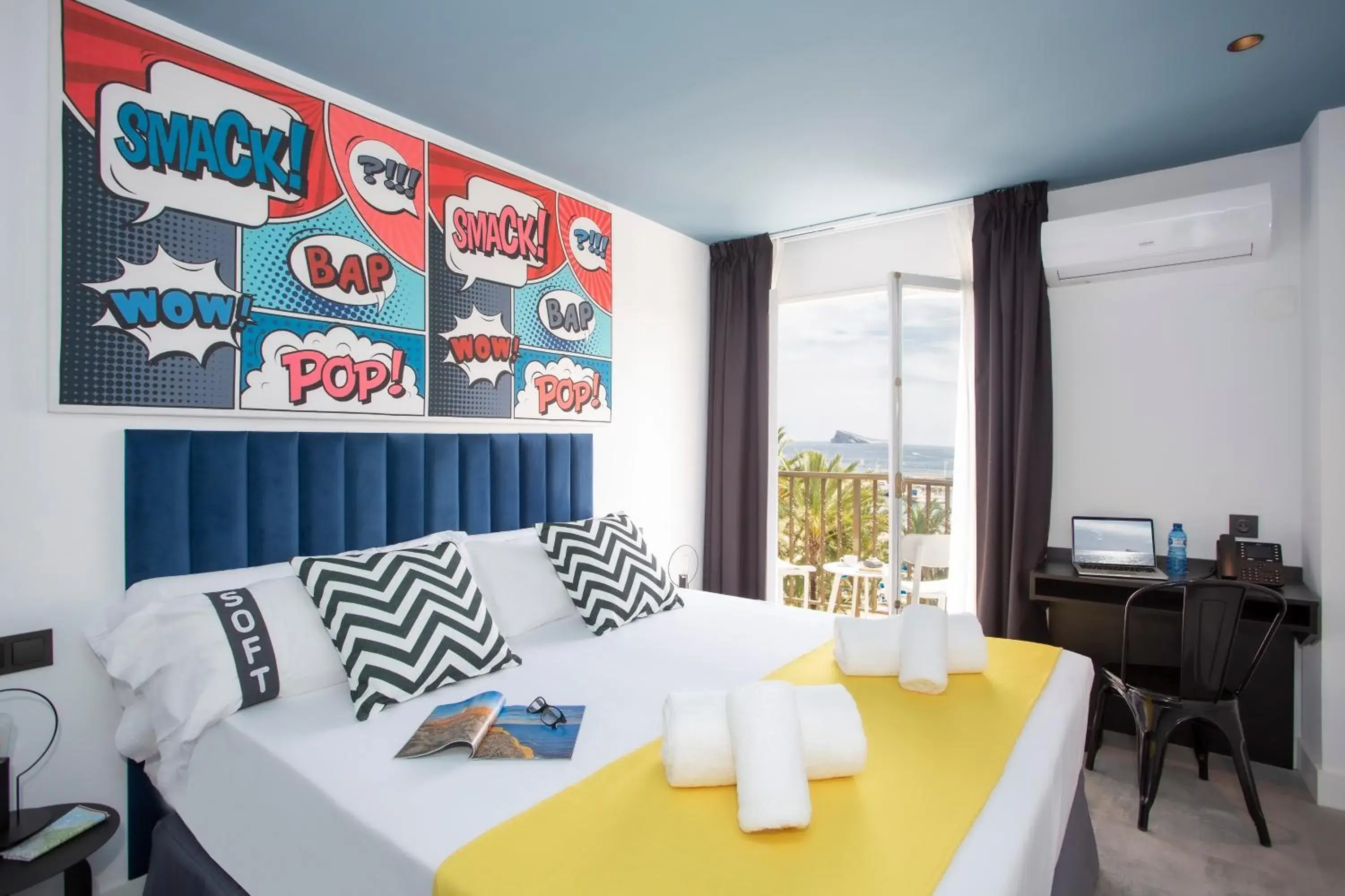 Bed in Casual Pop Art Benidorm Bed in Casual Pop Art Benidorm