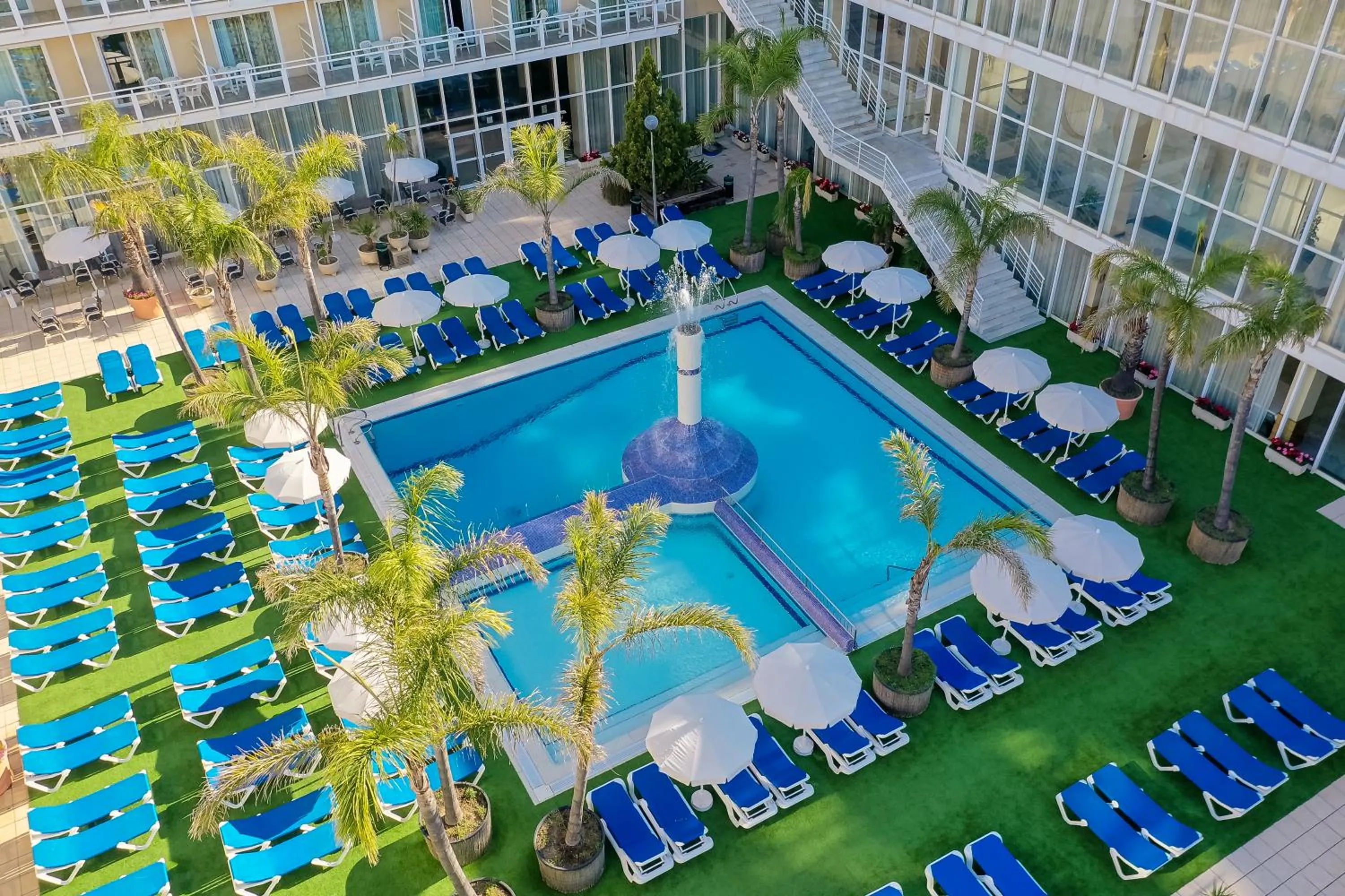 Swimming pool in htop Platja Park #htopFun