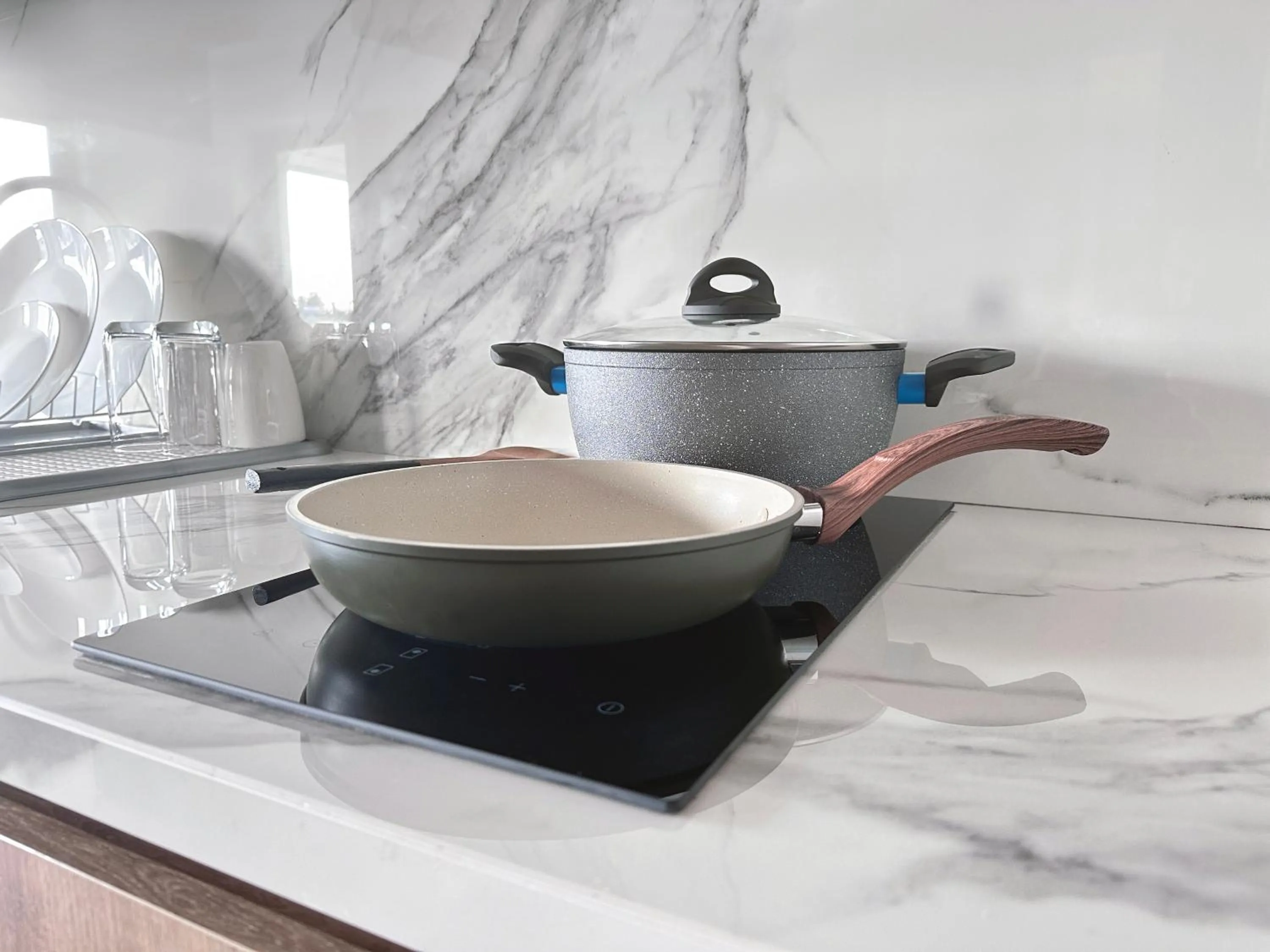 Two-Bedroom Apartment with a Hob in The Quality Lodge - Self Check-in