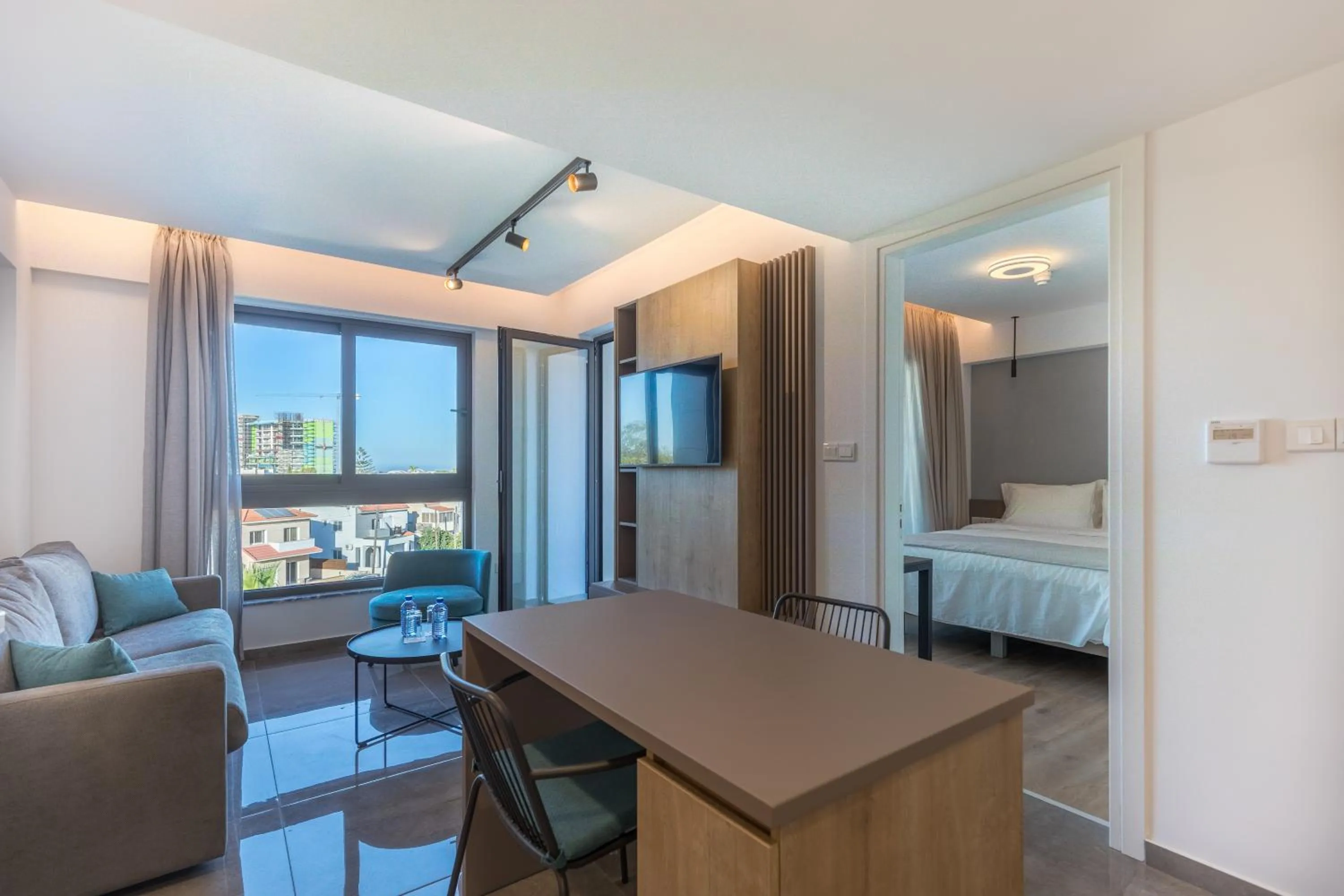 Living room, Bed in The Quality Lodge - Self Check-in