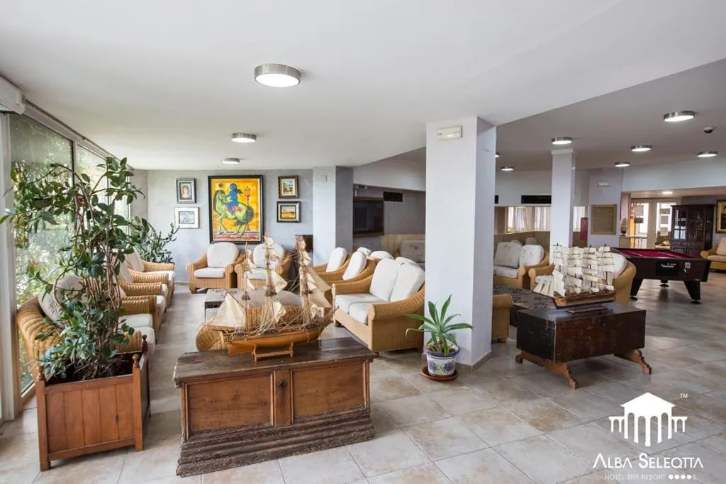 Library in Hotel Alba Seleqtta