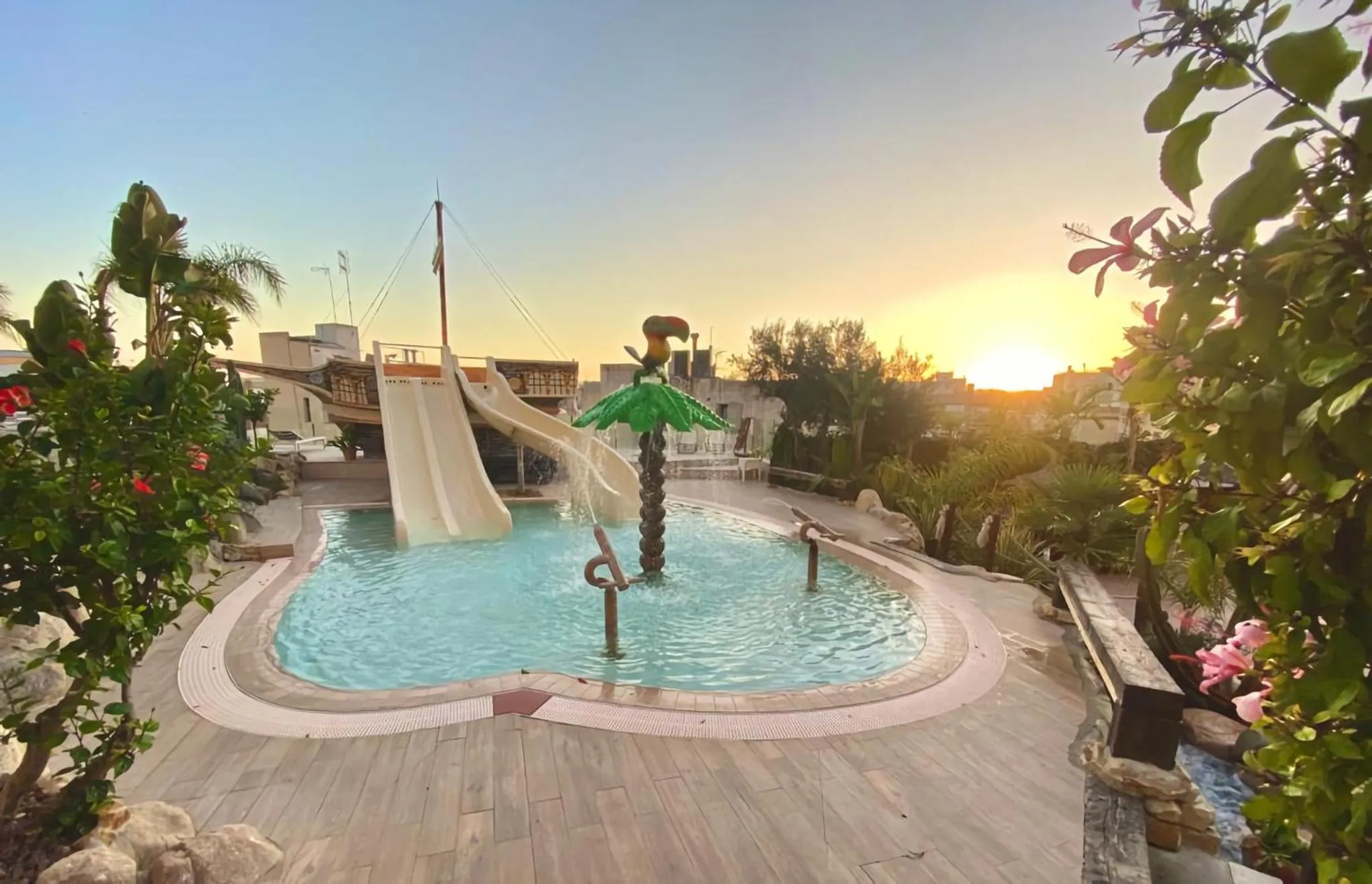 Swimming pool in Hotel Alba Seleqtta