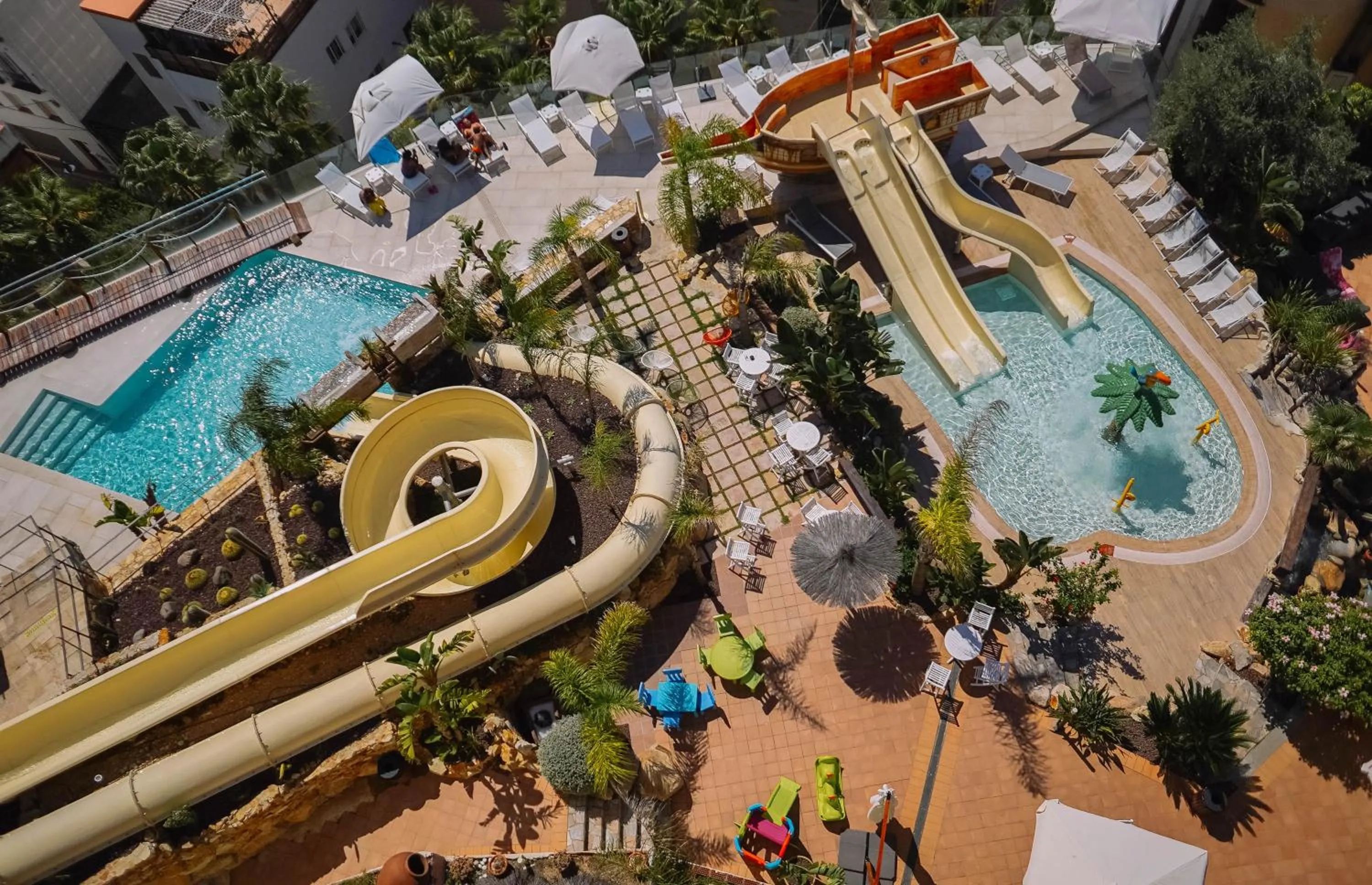 Swimming pool in Hotel Alba Seleqtta