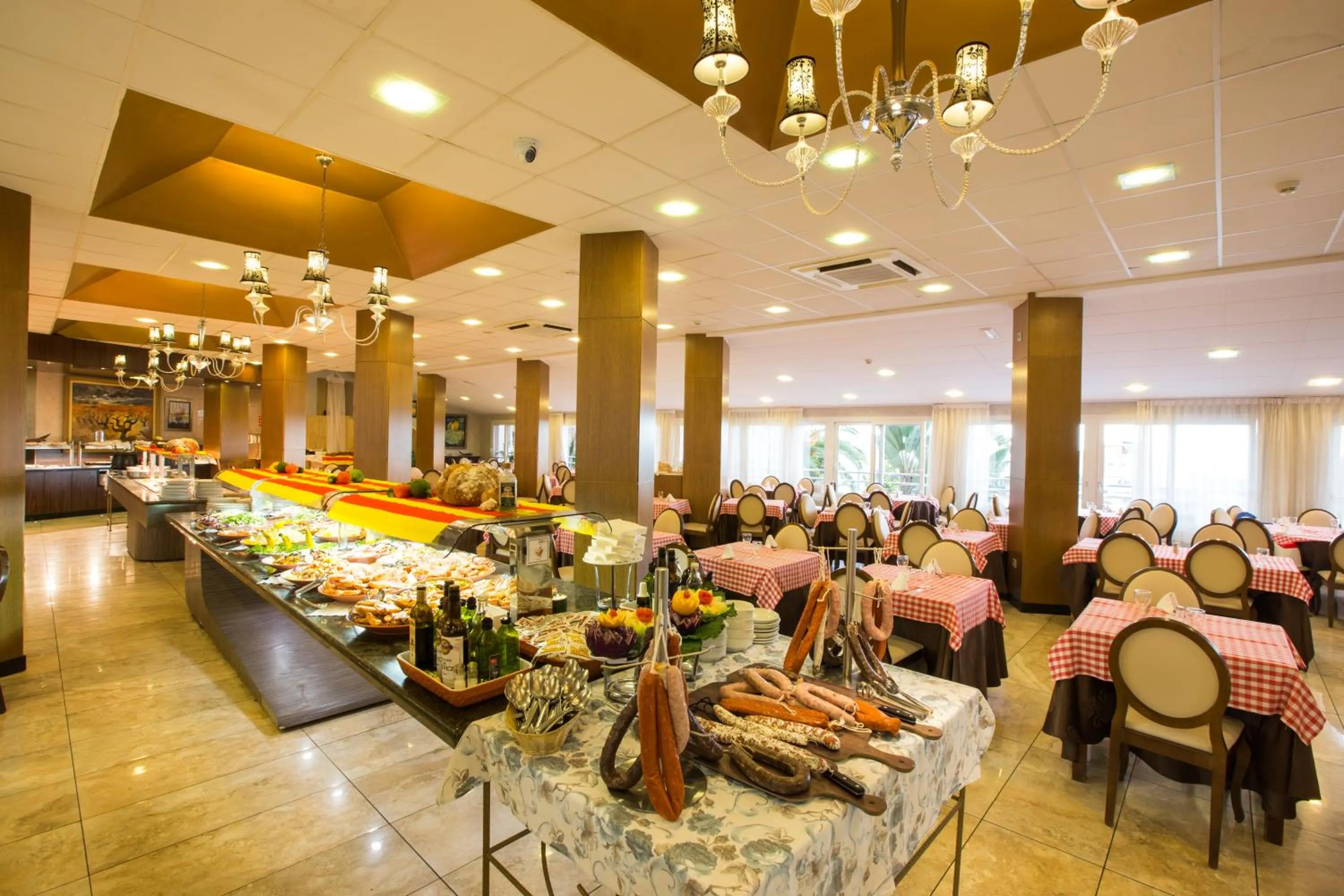 Restaurant/places to eat in Hotel Alba Seleqtta