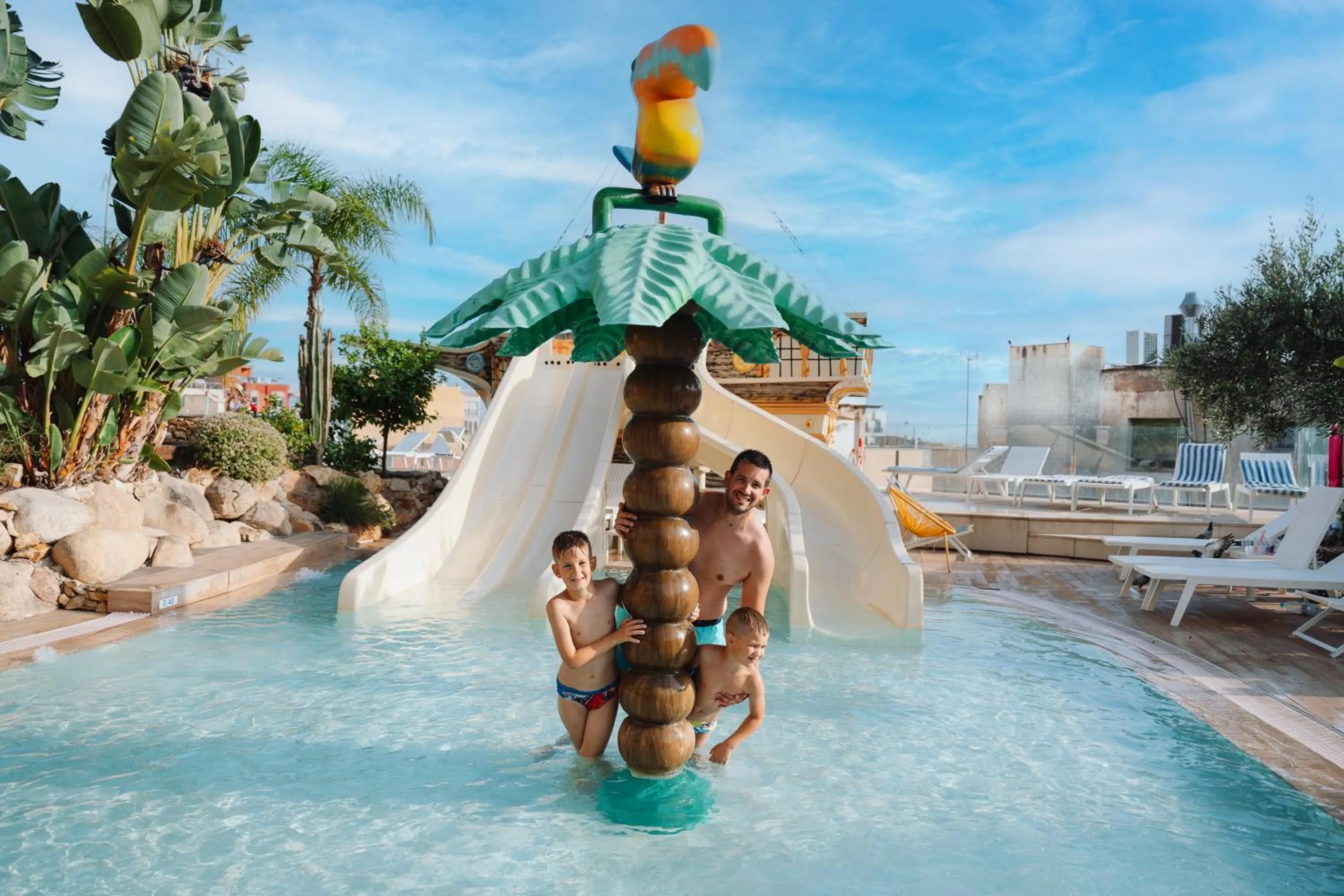 Swimming pool in Hotel Alba Seleqtta