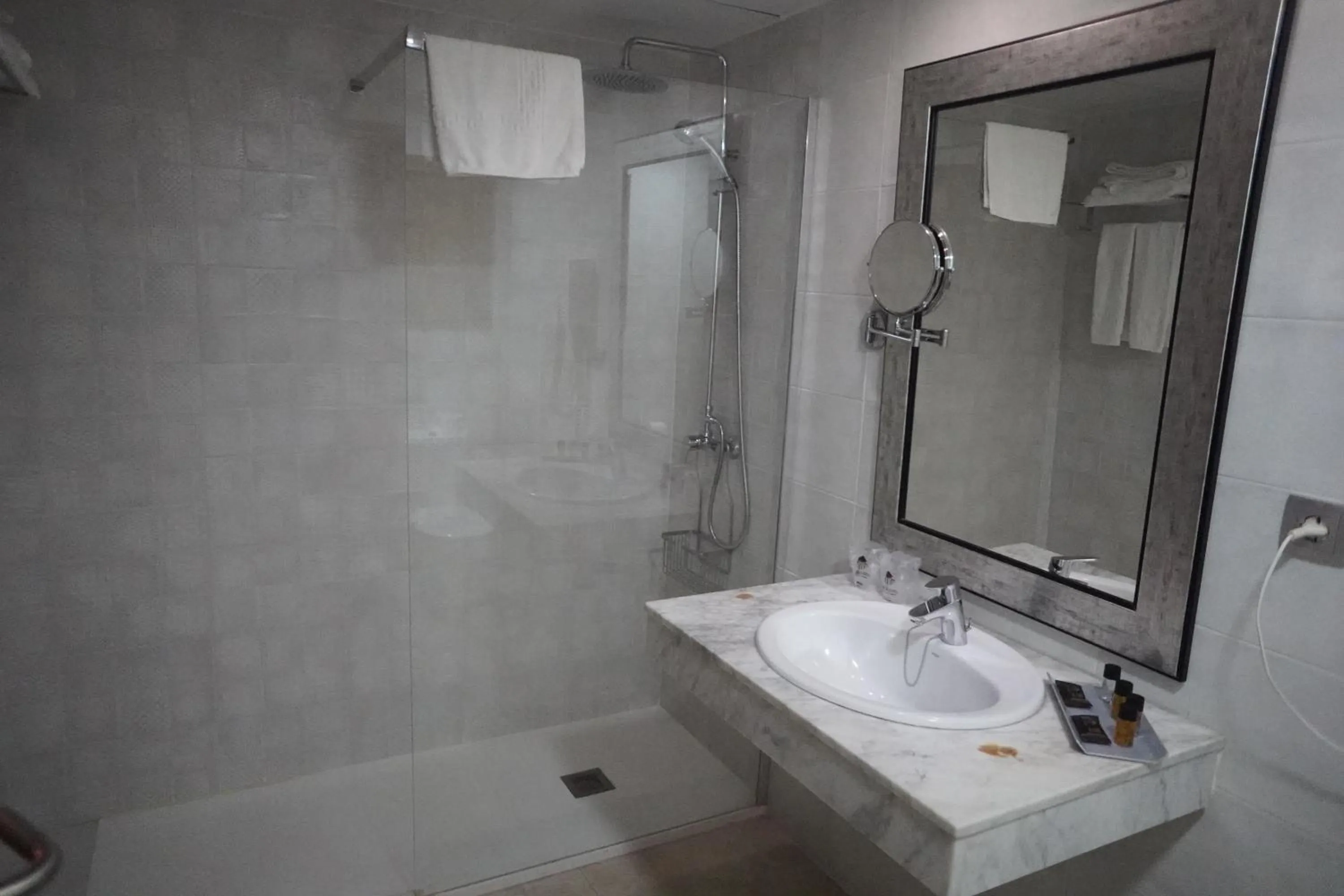 Bathroom in Hotel Alba Seleqtta