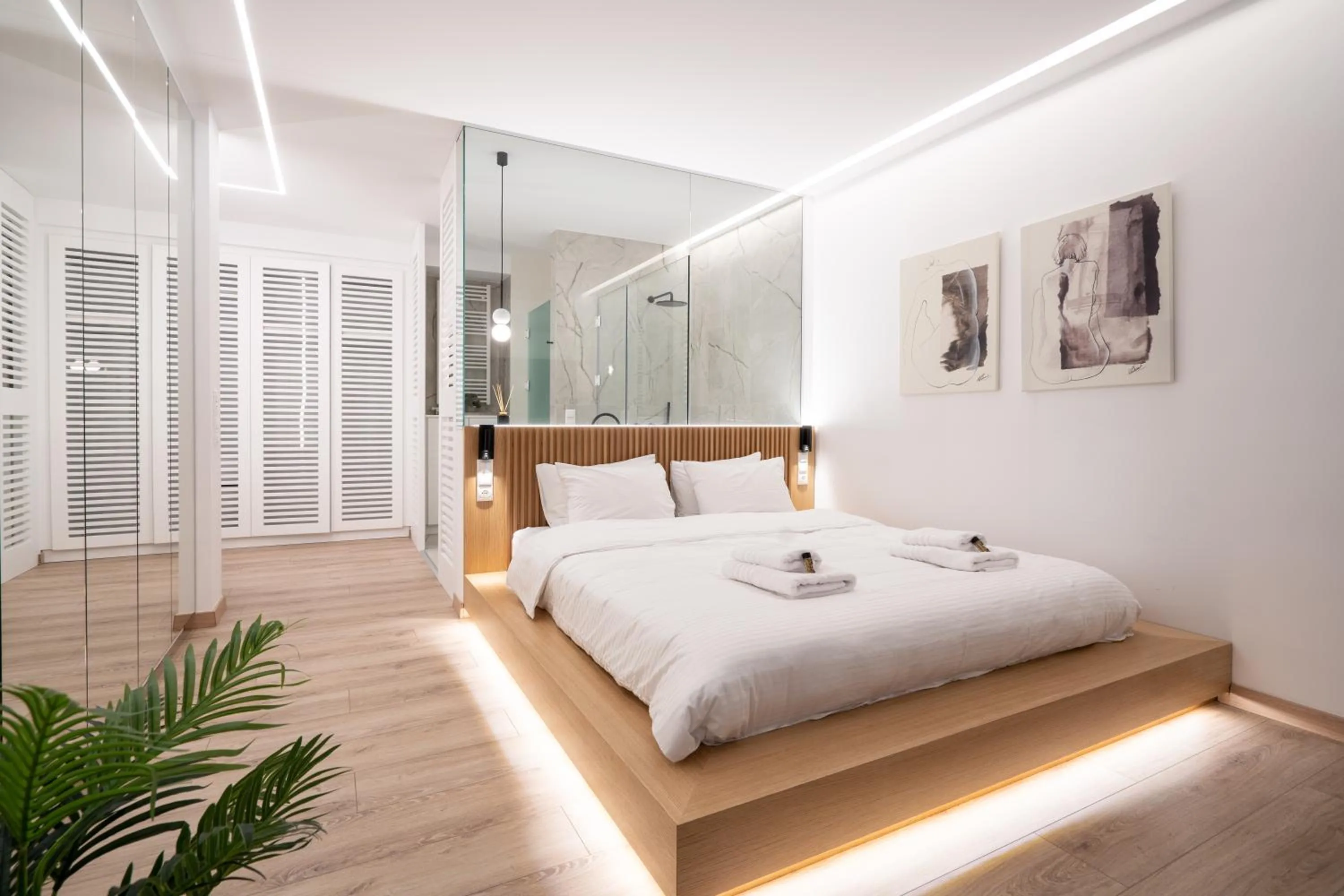 Bed in Kolonaki Upscale 4 bedroom Luxury Apartment