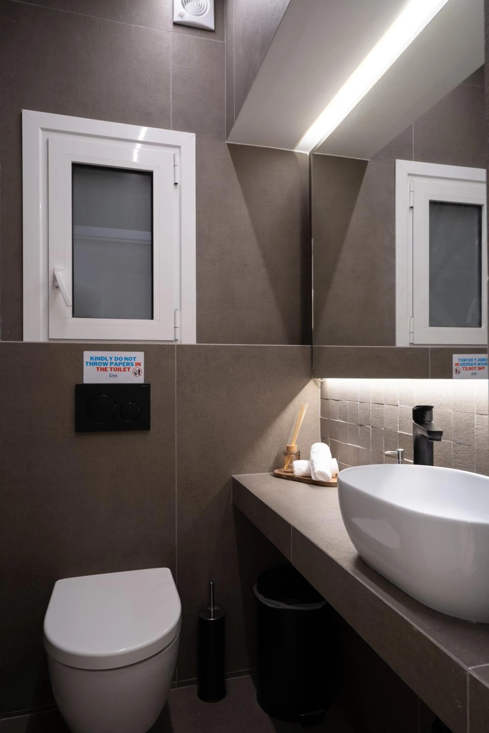 Toilet in Kolonaki Upscale 4 bedroom Luxury Apartment
