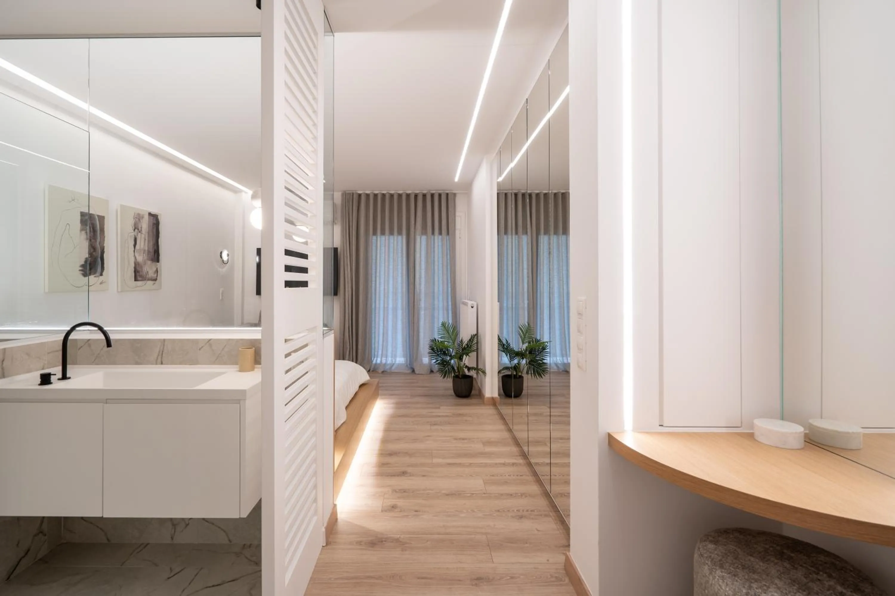Bed in Kolonaki Upscale 4 bedroom Luxury Apartment