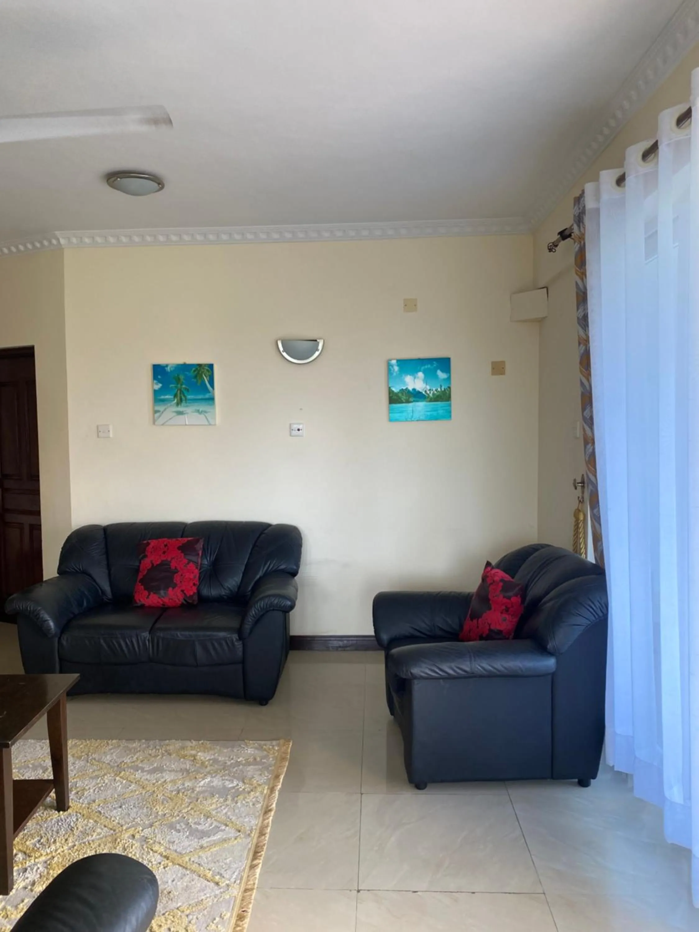 Ocean Blue Retreat-3 minute walk to Nyali Center and 3 minute walk to the Beach