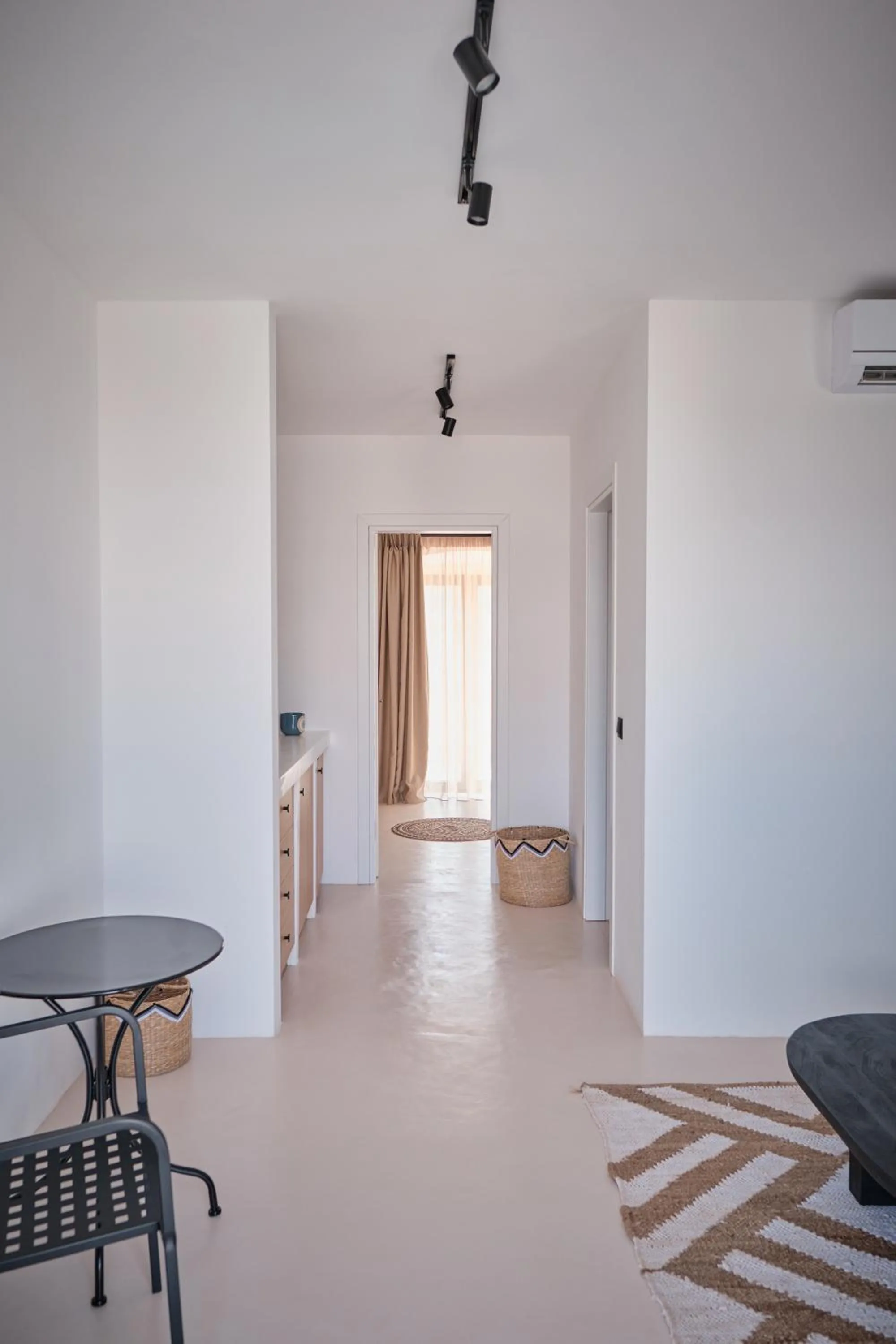 Photo of the whole room in Eden Kythira