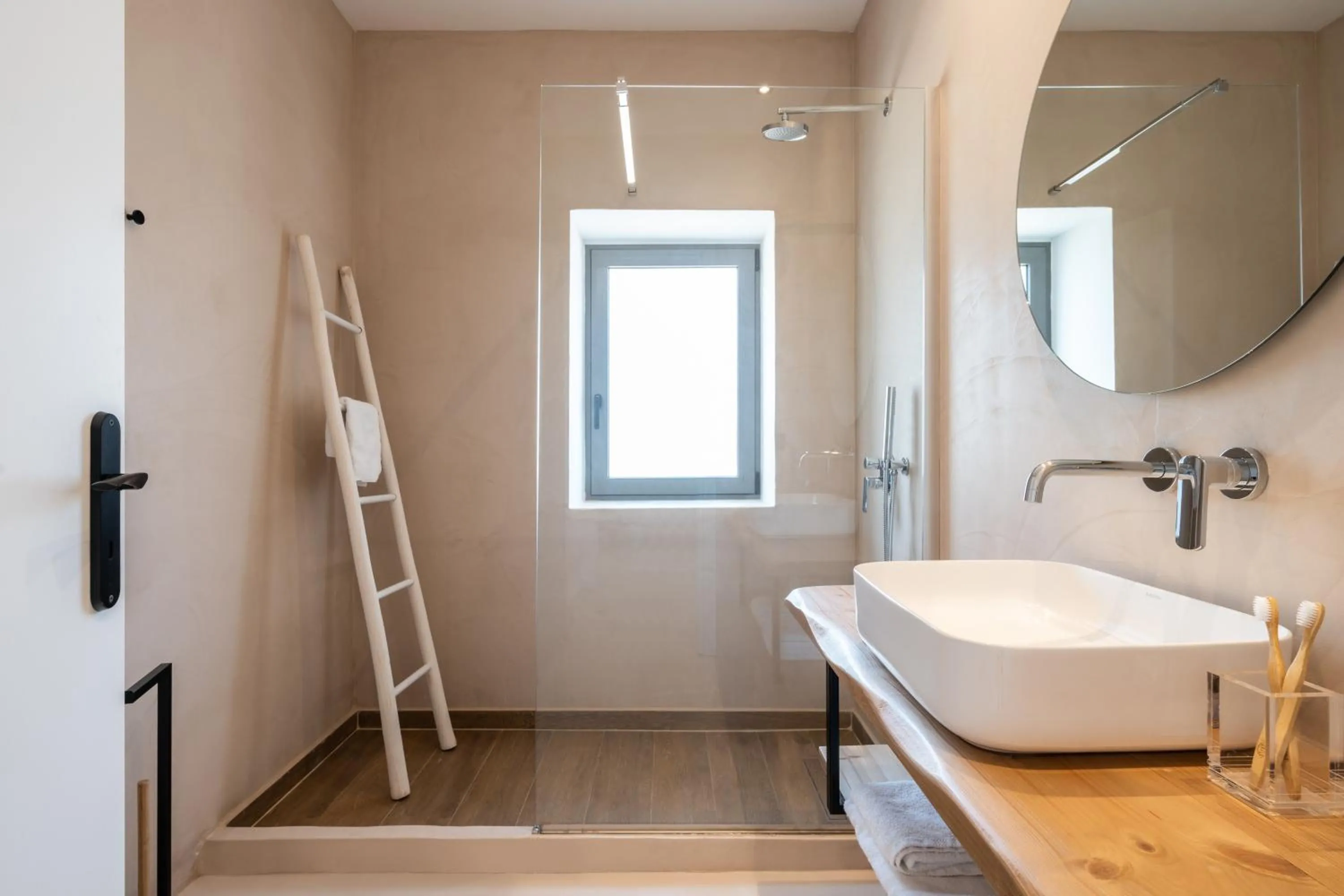 Shower in Eden Kythira