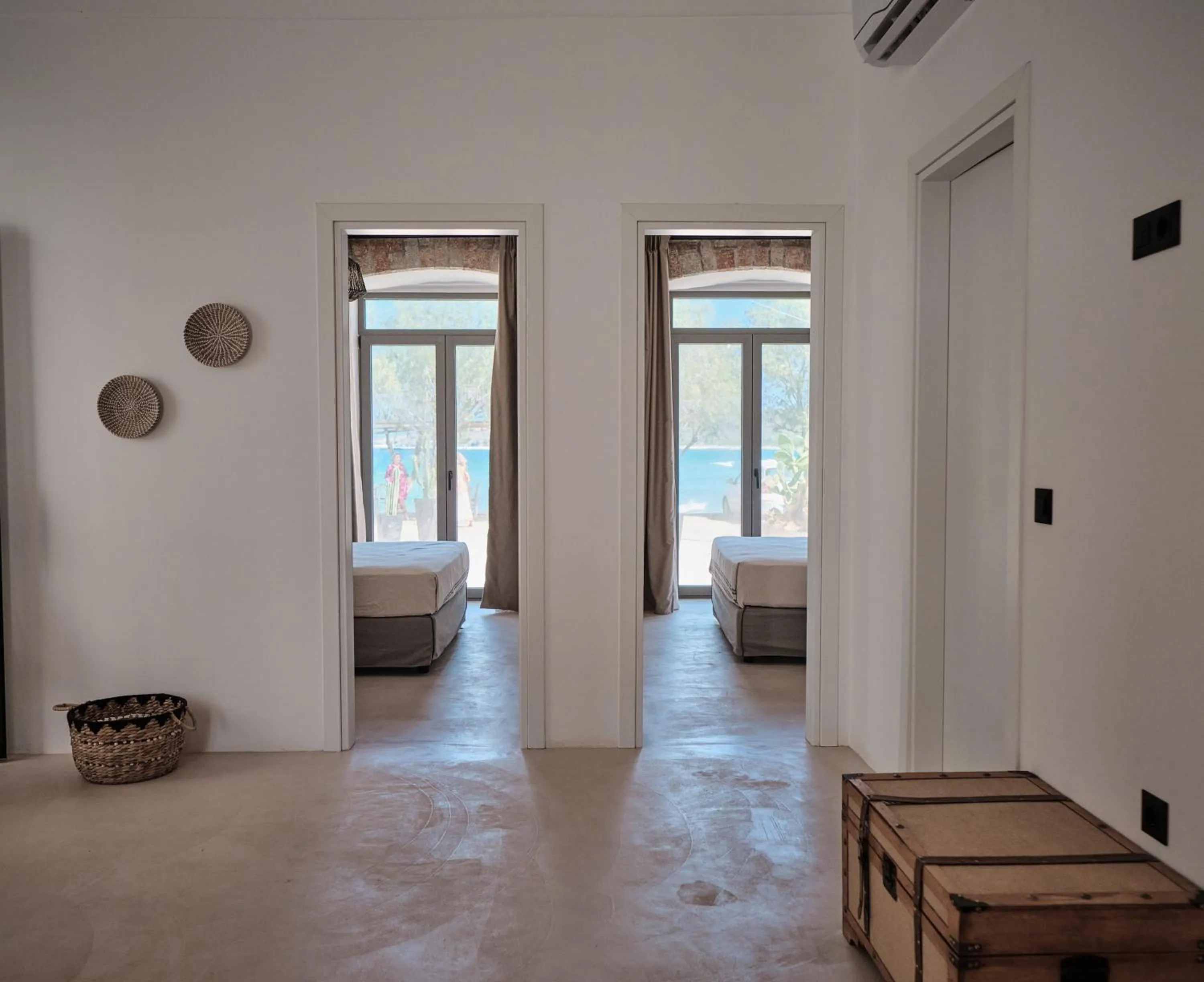 Photo of the whole room in Eden Kythira