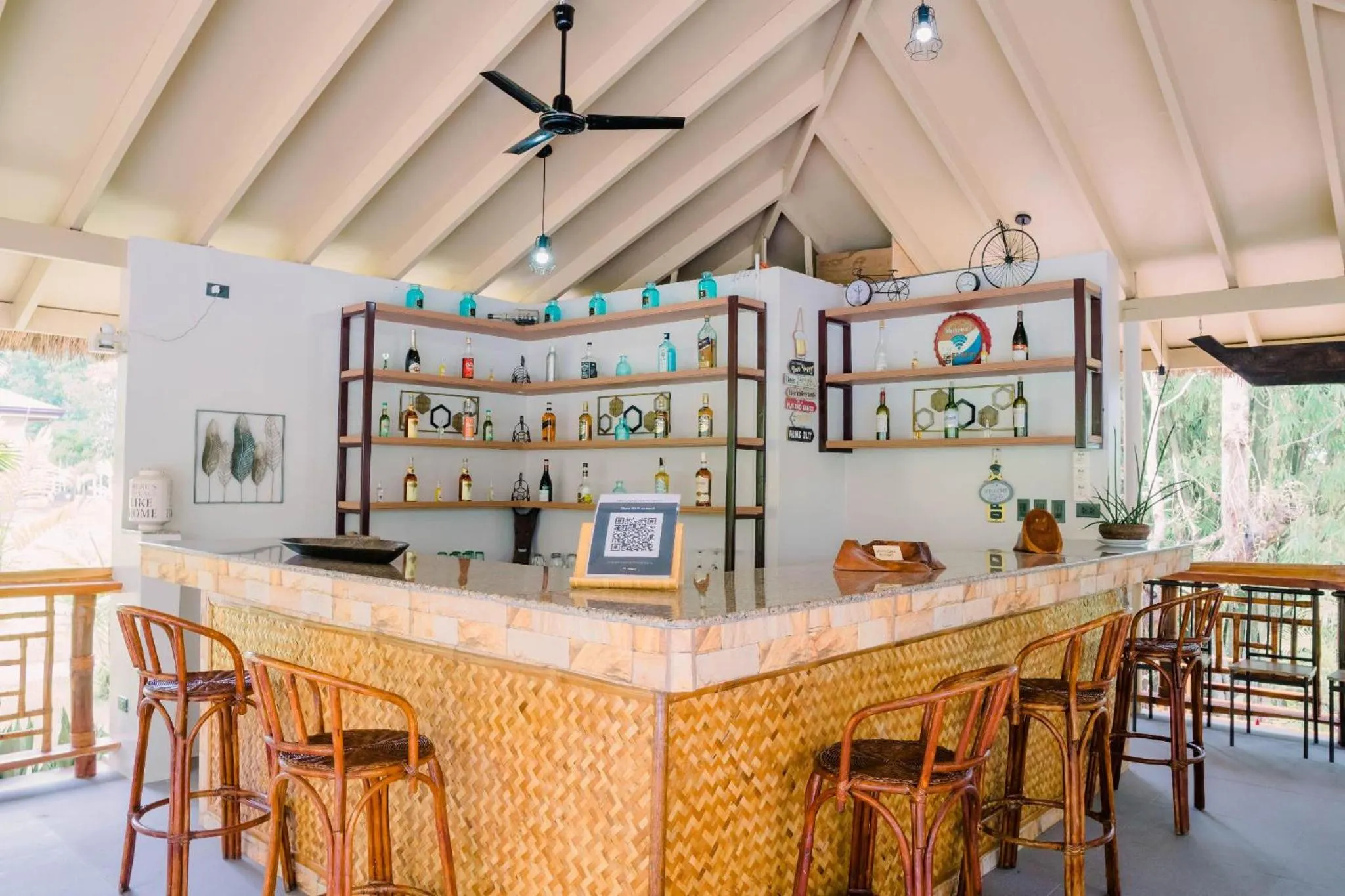 Restaurant/places to eat in Denika's Suites