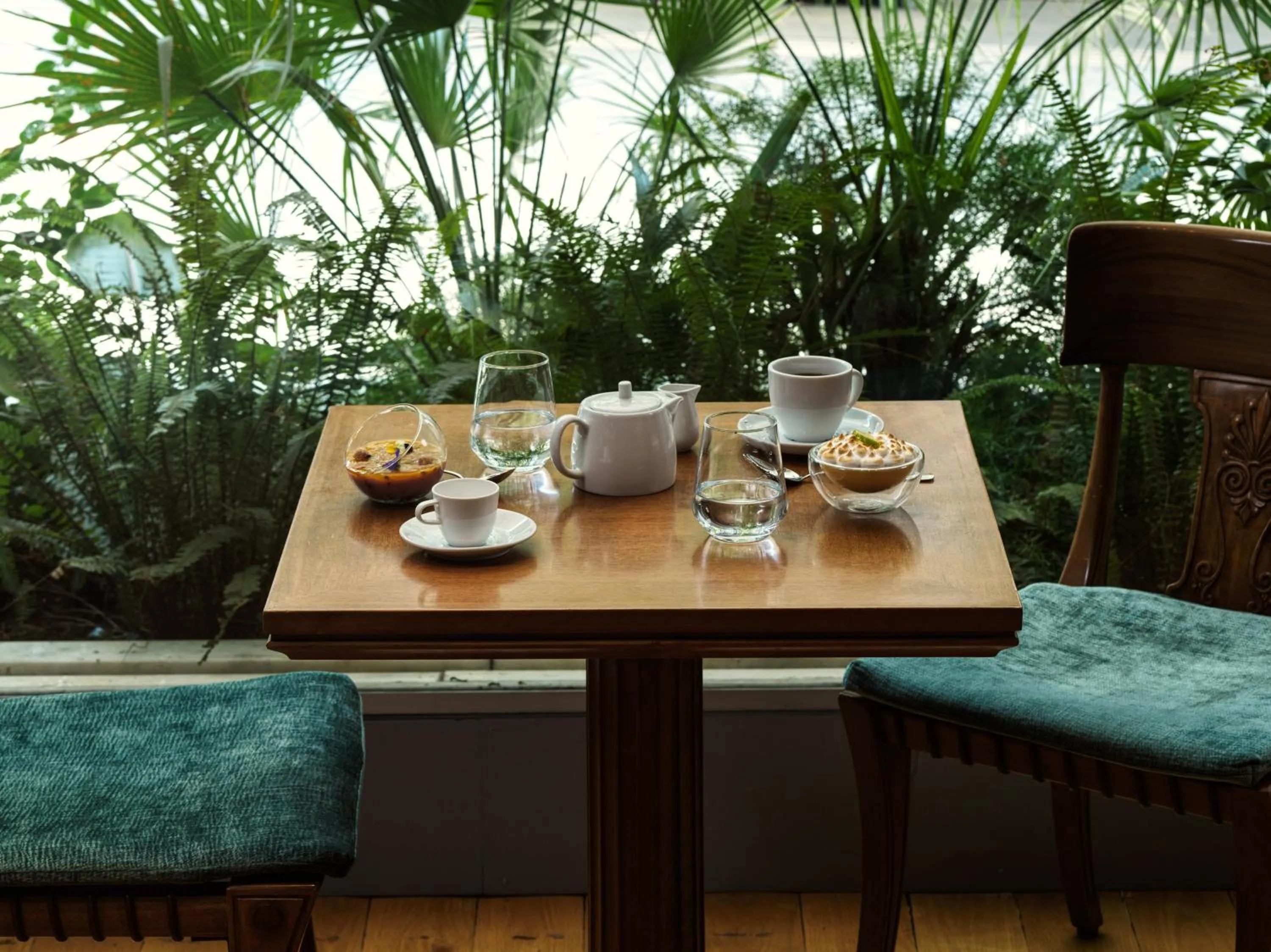 Restaurant/places to eat in Titania Hotel