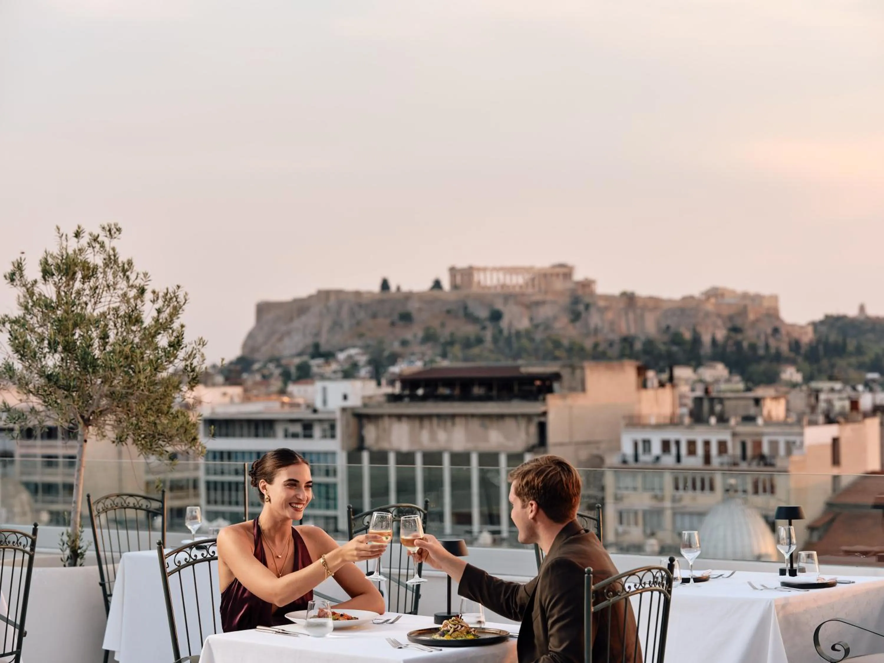 Restaurant/places to eat in Titania Hotel