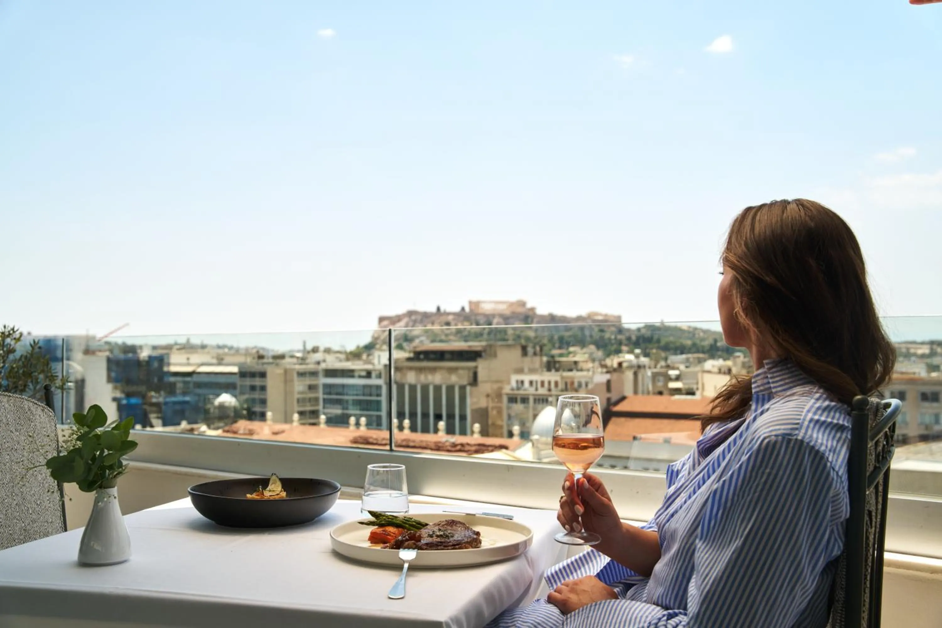 Restaurant/places to eat in Titania Hotel