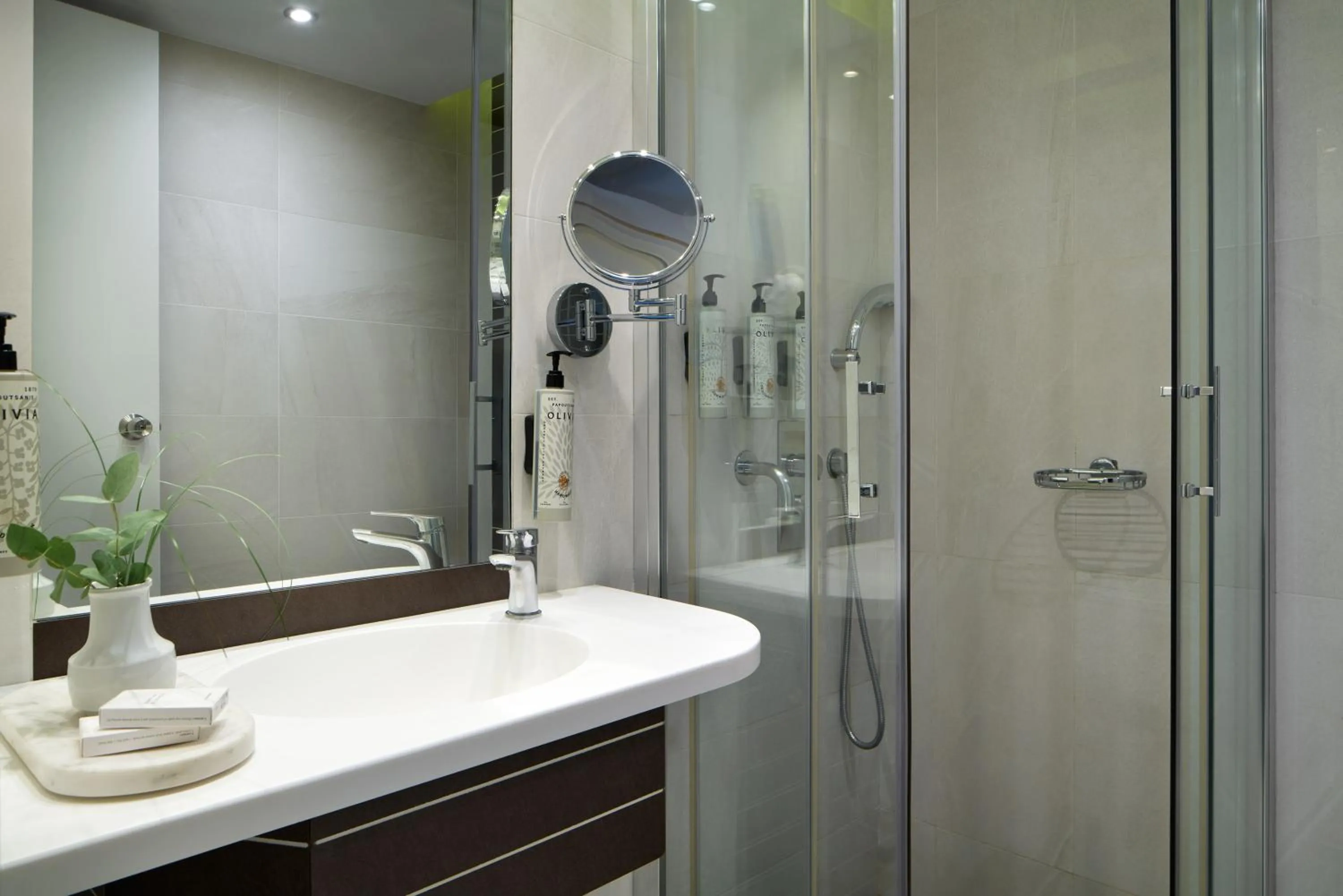 Shower in Titania Hotel