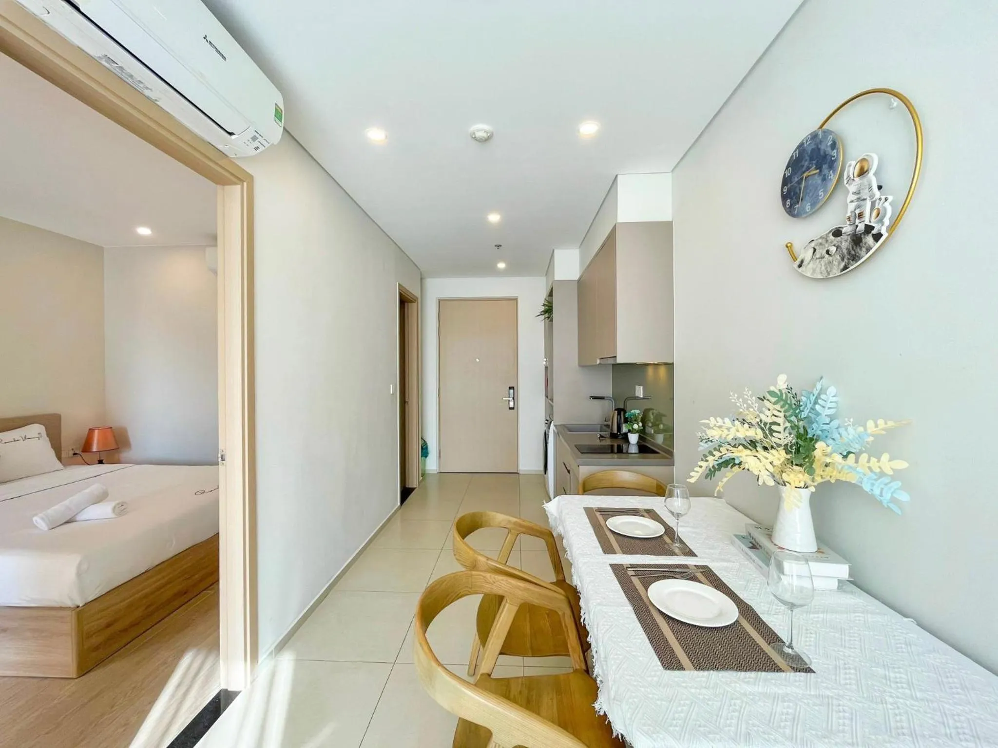 TV and multimedia, Bed in MeoMeo Homestay - The Sóng Apartment