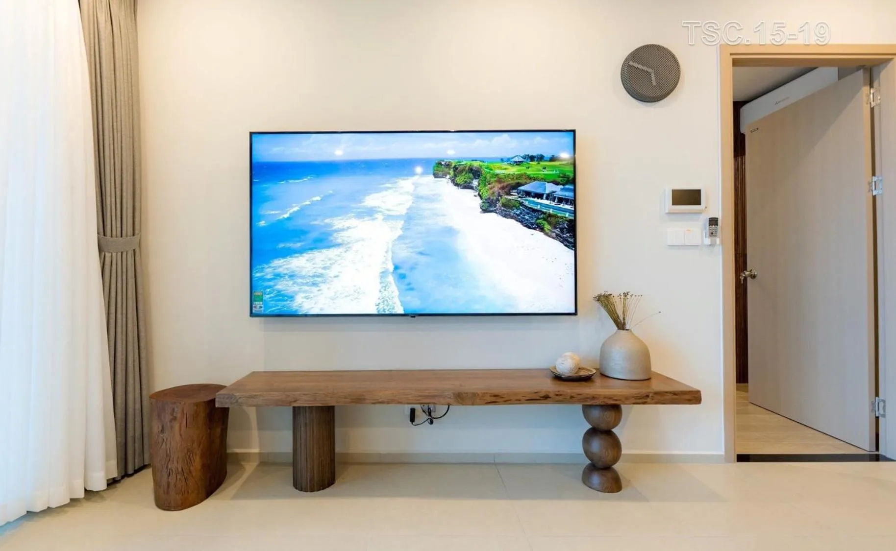 TV and multimedia in MeoMeo Homestay - The Sóng Apartment