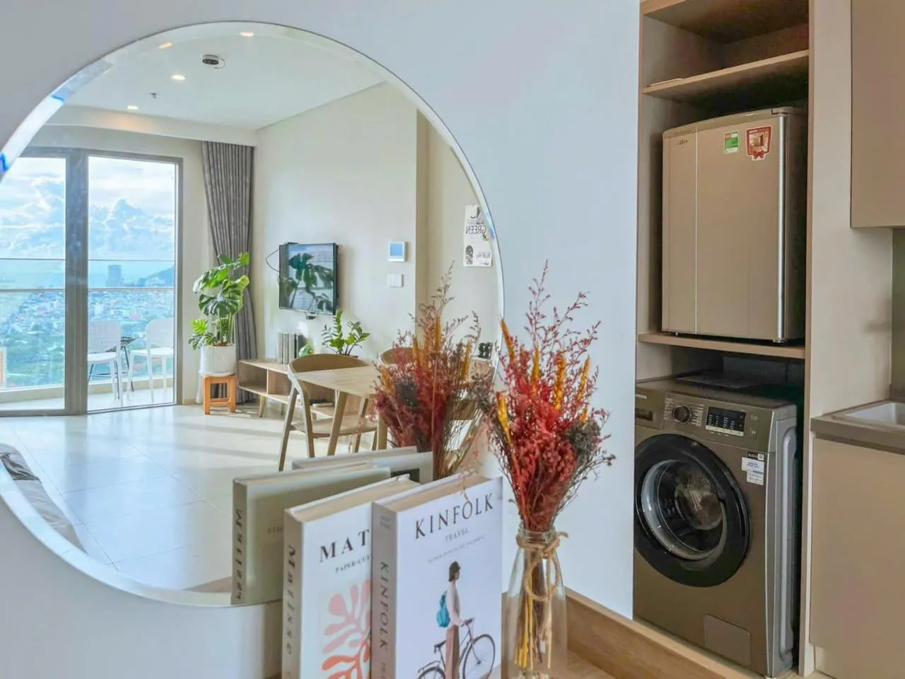 Kitchen or kitchenette in MeoMeo Homestay - The Sóng Apartment